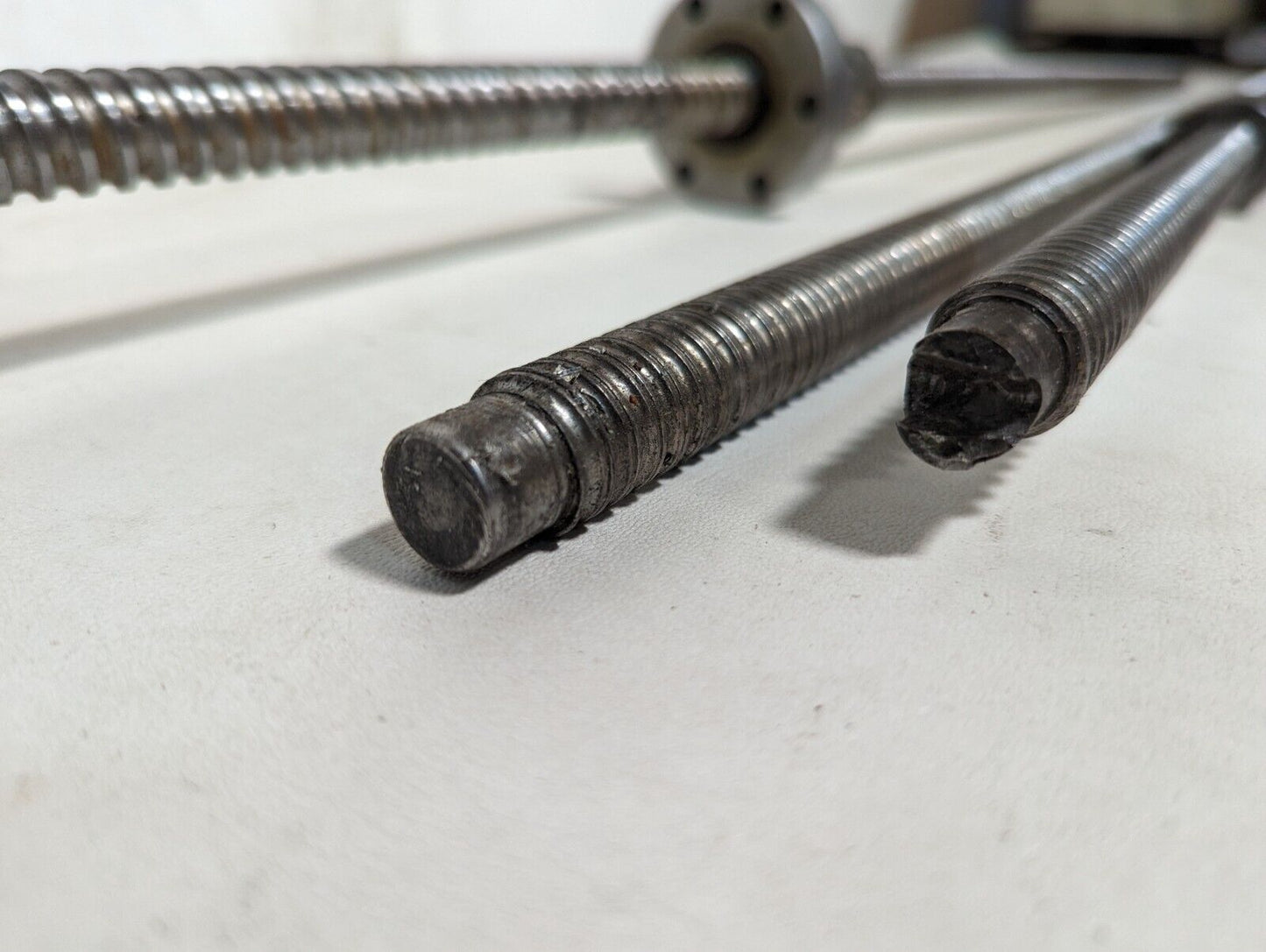 Lot of 4 feed screws, 3x 32 inches, 1x 36 inches long, plus some extras
