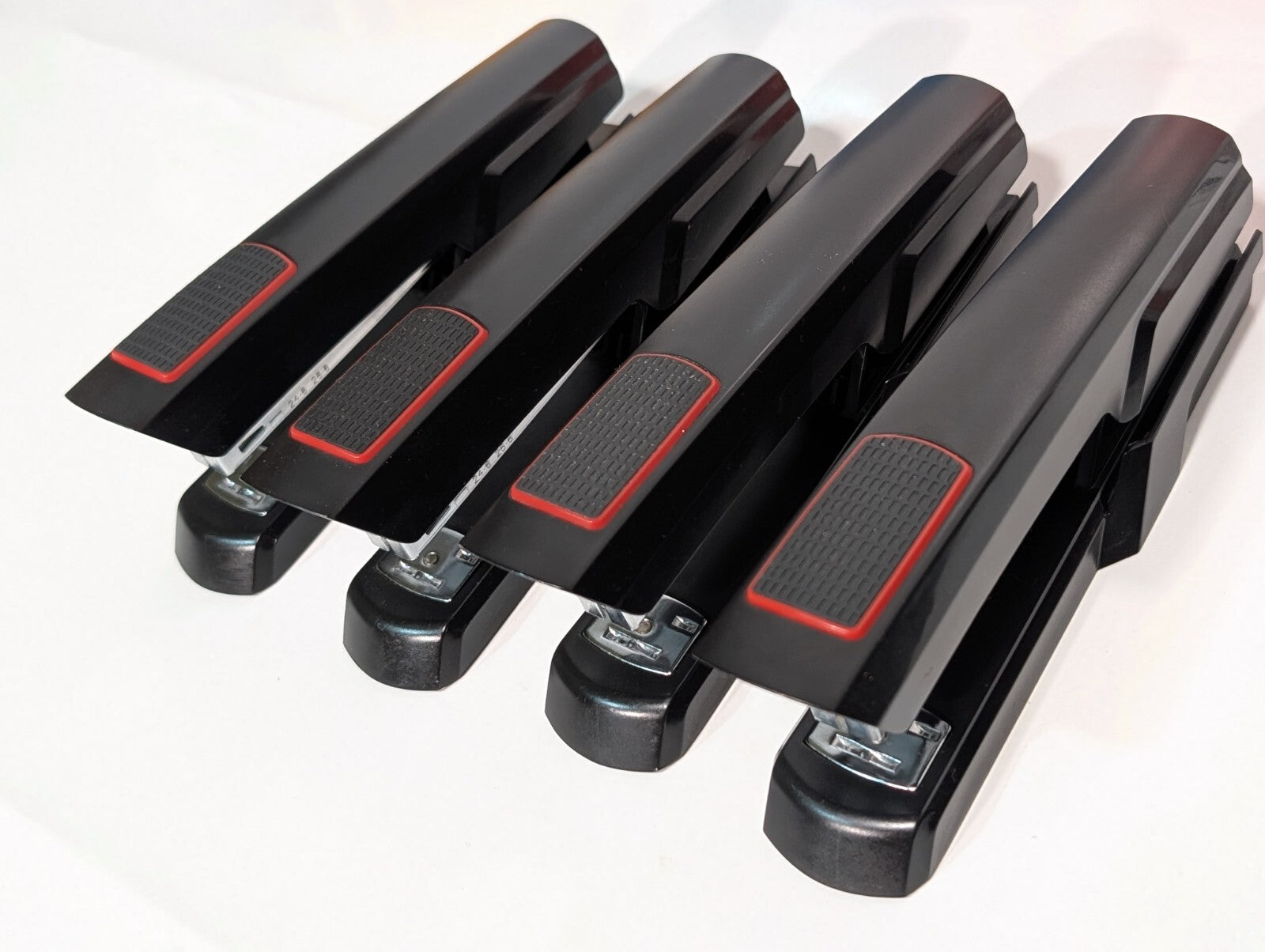 Staples Staplers Removers and Standard Staples, see photos