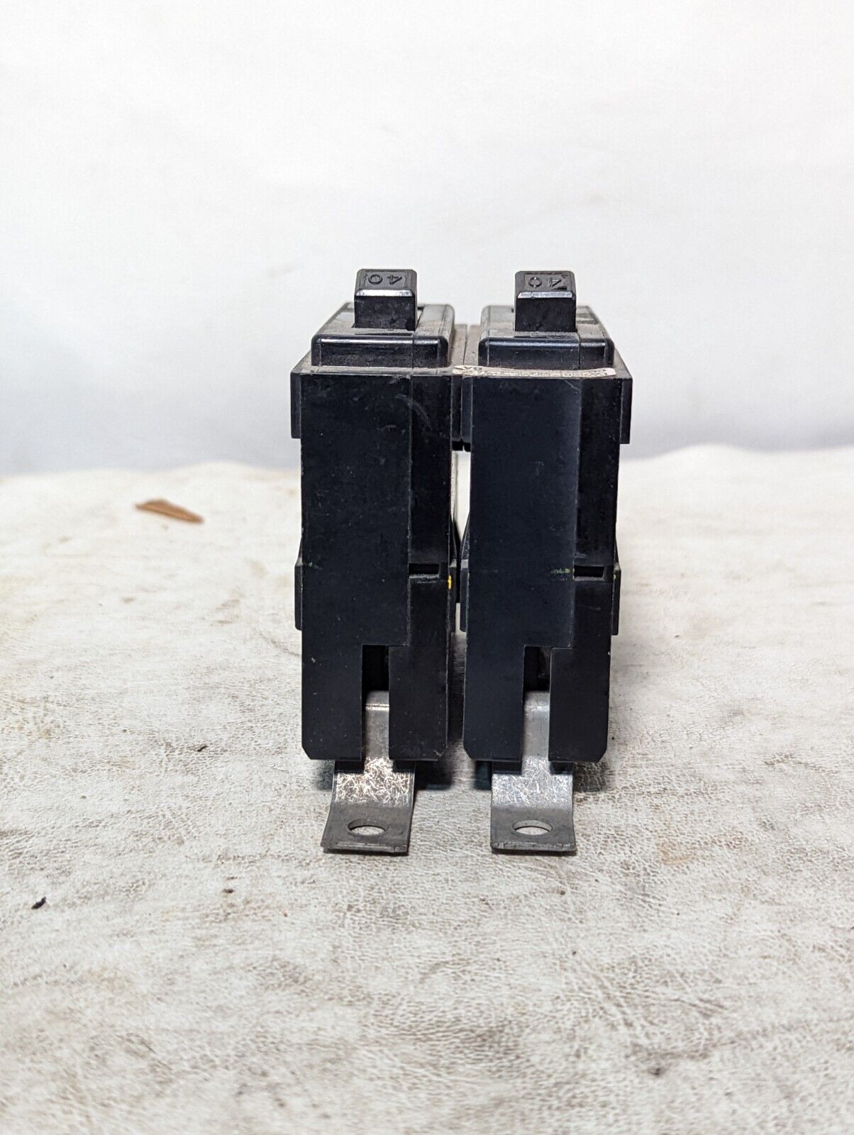 Westinghouse BA240 circuit breaker, 40A, 120/240VAC, 2 poles, no throw connector