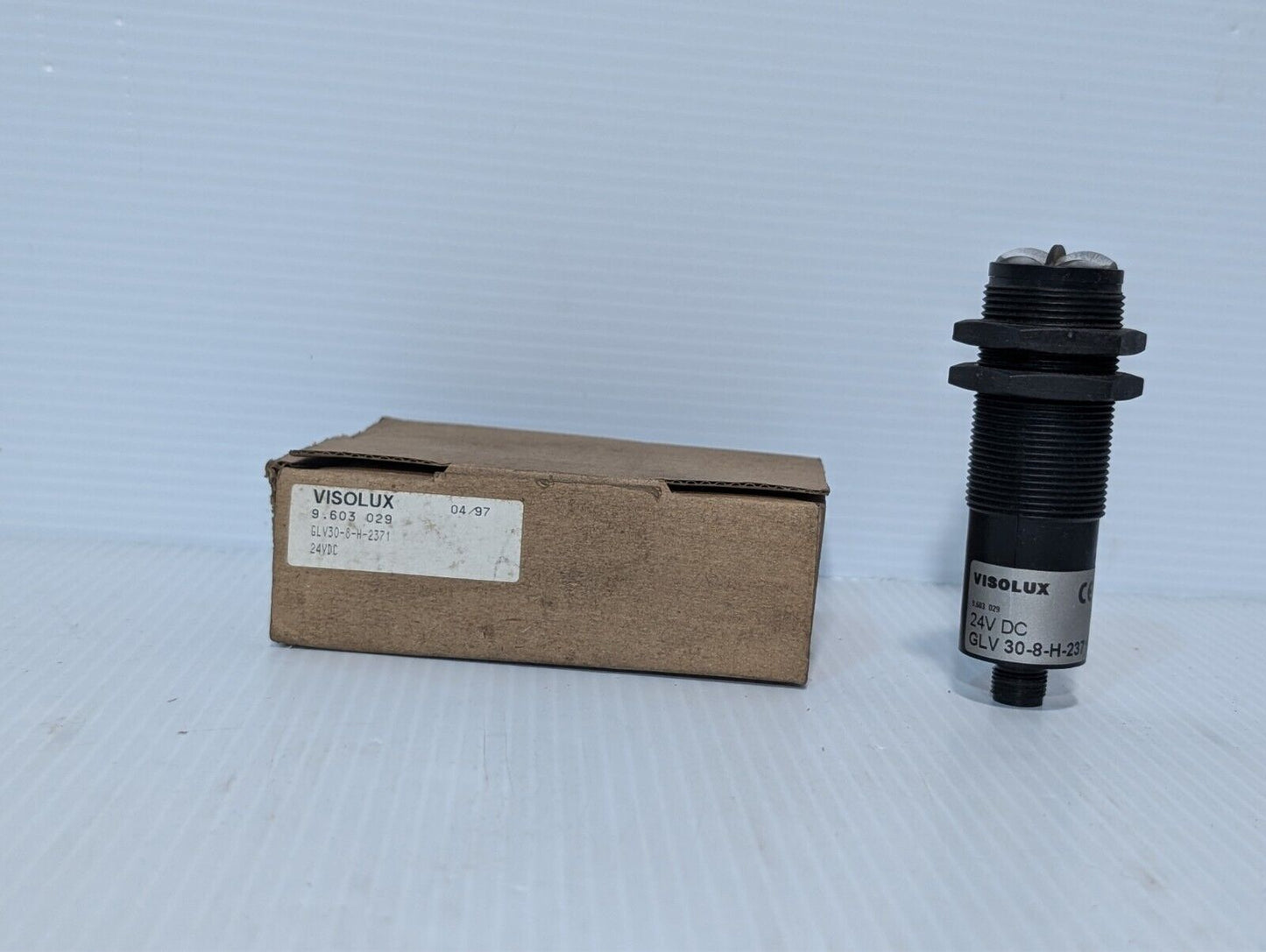 Visolux GLV 30-8-H-2371 background suppression sensor, 9.603 029, 24VDC, in box