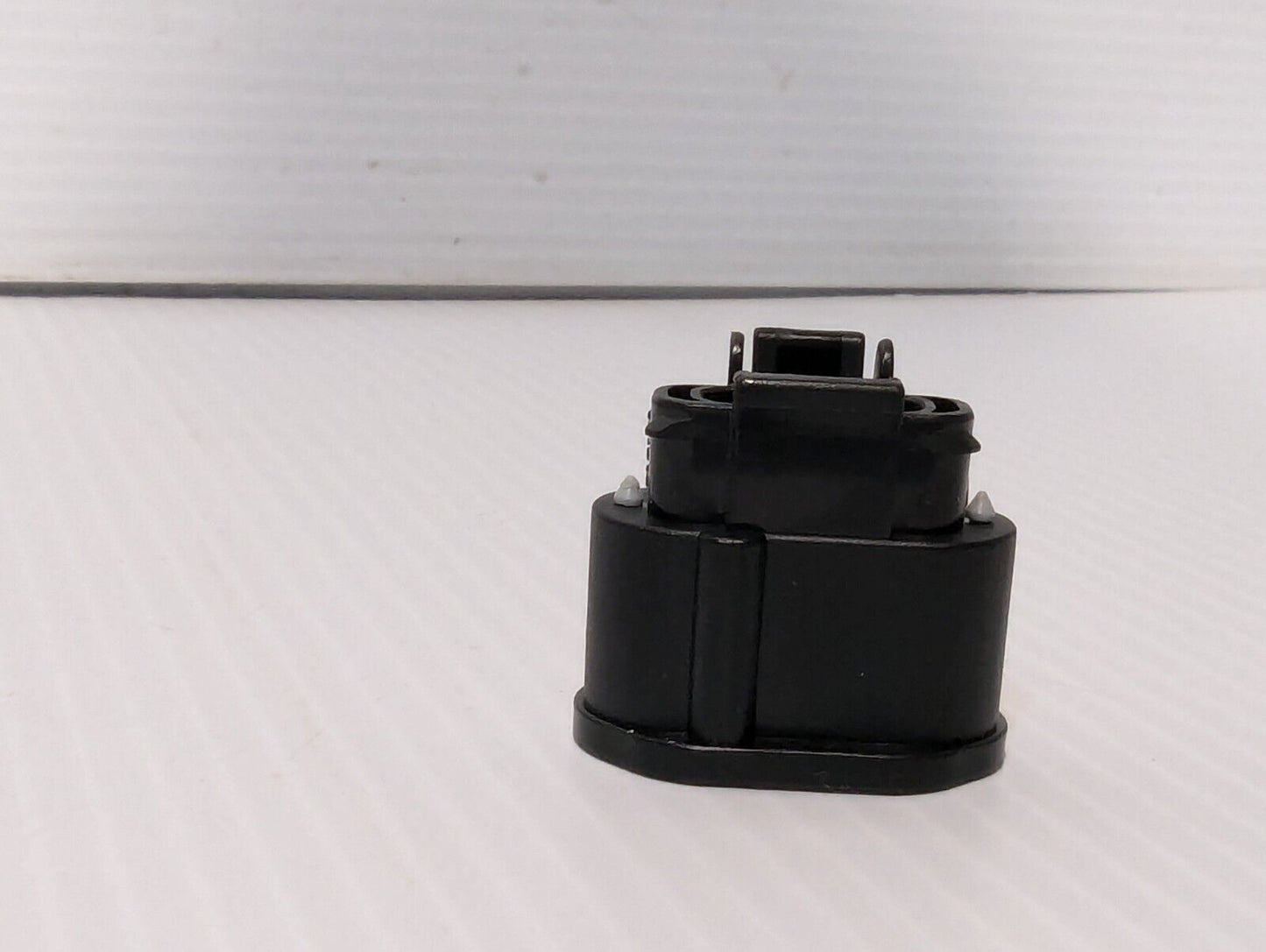 (Pack of 100) Yazaki 72B3-1884-30 DMS 2.8 mm, 3 way Female Connector - Free Ship