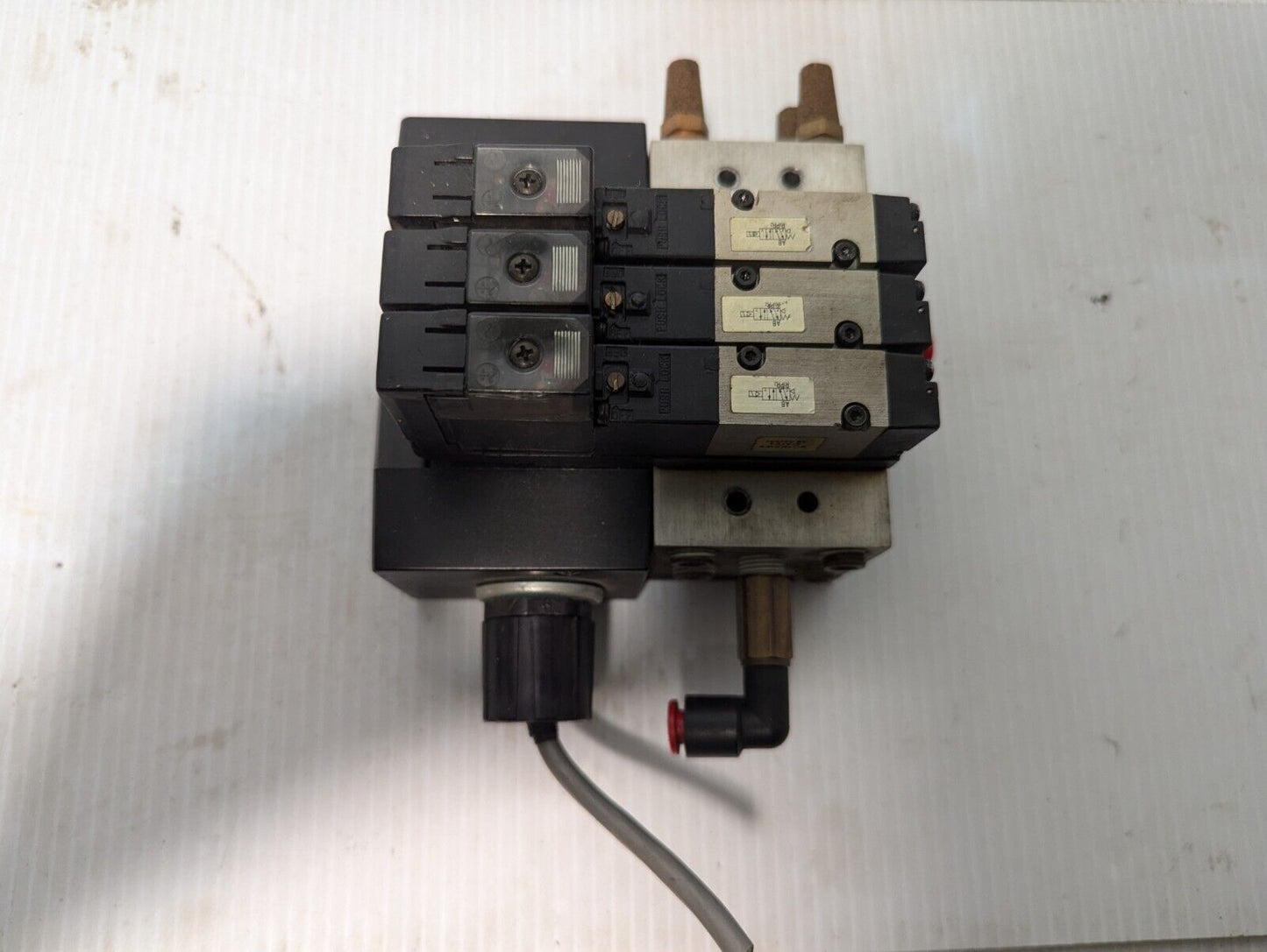 Taiyo Manifold Block w/ 3 SRS1-8S DC24V Solenoid Valves - Free Shipping