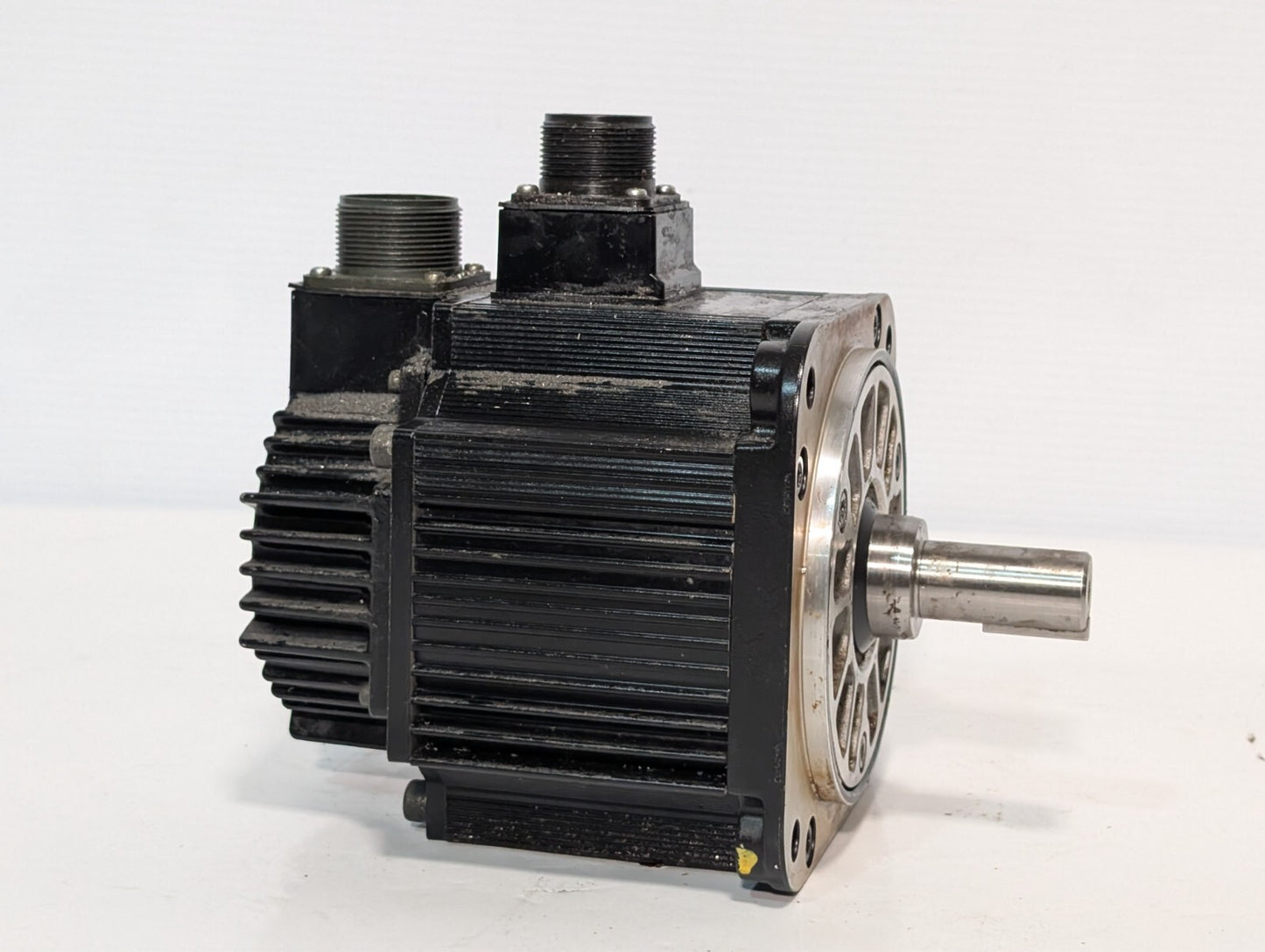 Yaskawa SGMG-05A2AB AC Servo Motor 450W 1500RPM 3.8A 200V Continuous