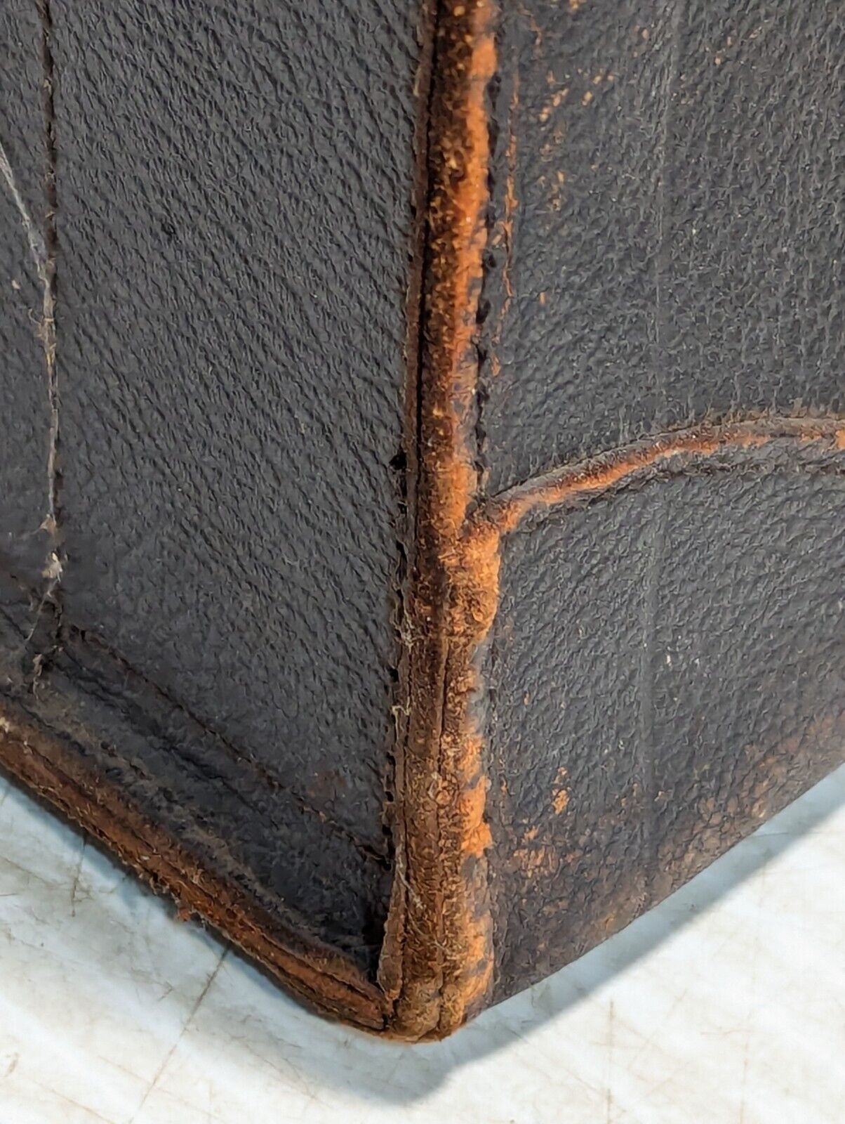 Vintage Distressed Leather Travel Case/Brief Case, Great Condition -Free Ship