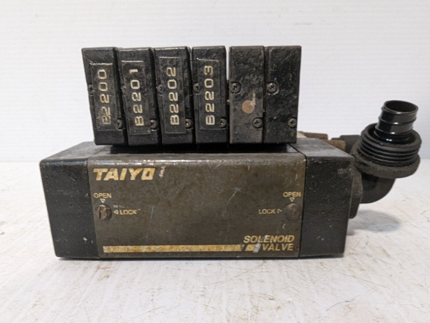 Taiyo Manifold Block w/ 6 Taiyo USR530-RT8 Solenoid Valves - Free Shipping