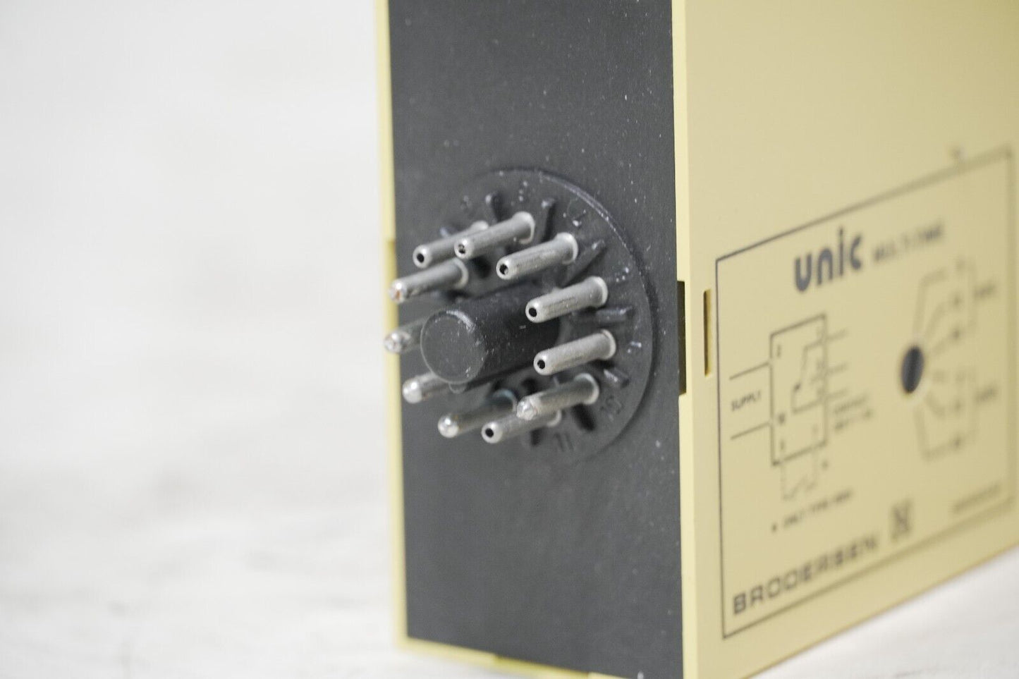 Unic RI-48 on delay timer relay, 0sec-10min, 48-250VAC/DC, multi-time