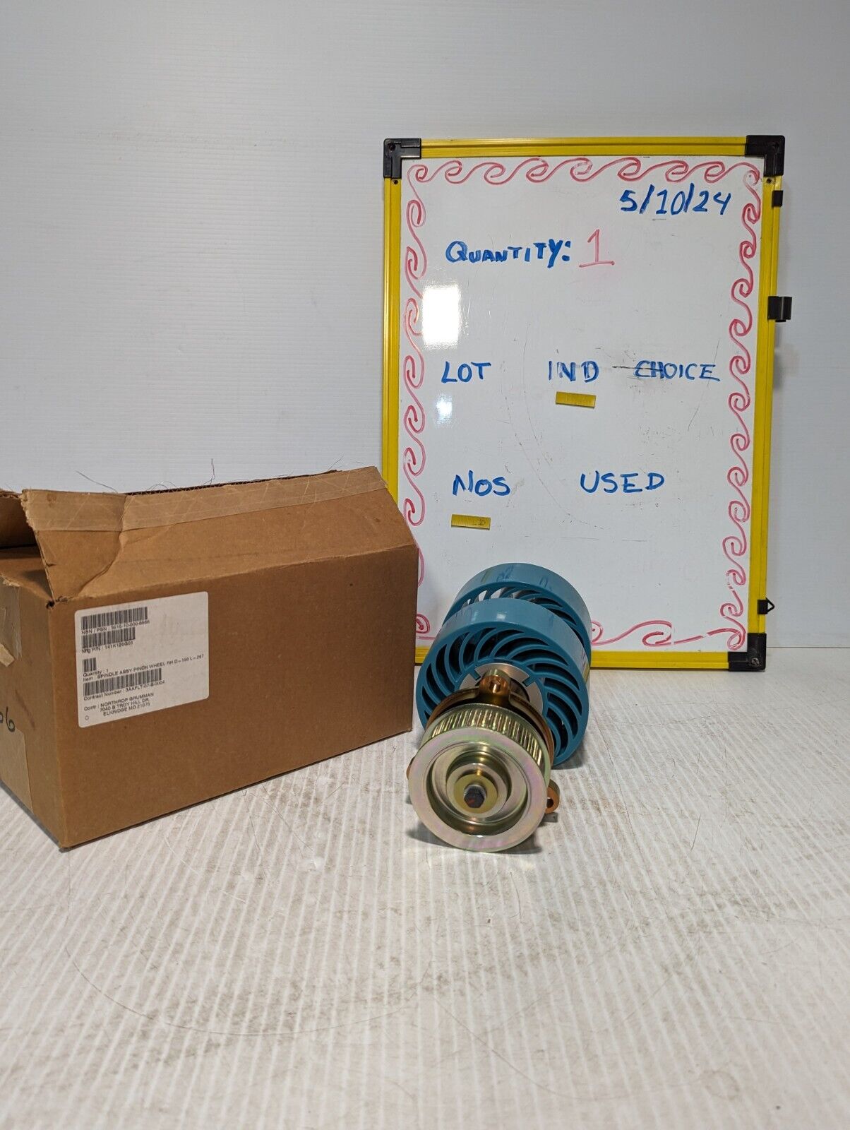 3915-10-000-8866 141K126G01 Pinch Wheel Spindle Assembly RH - Free Ship
