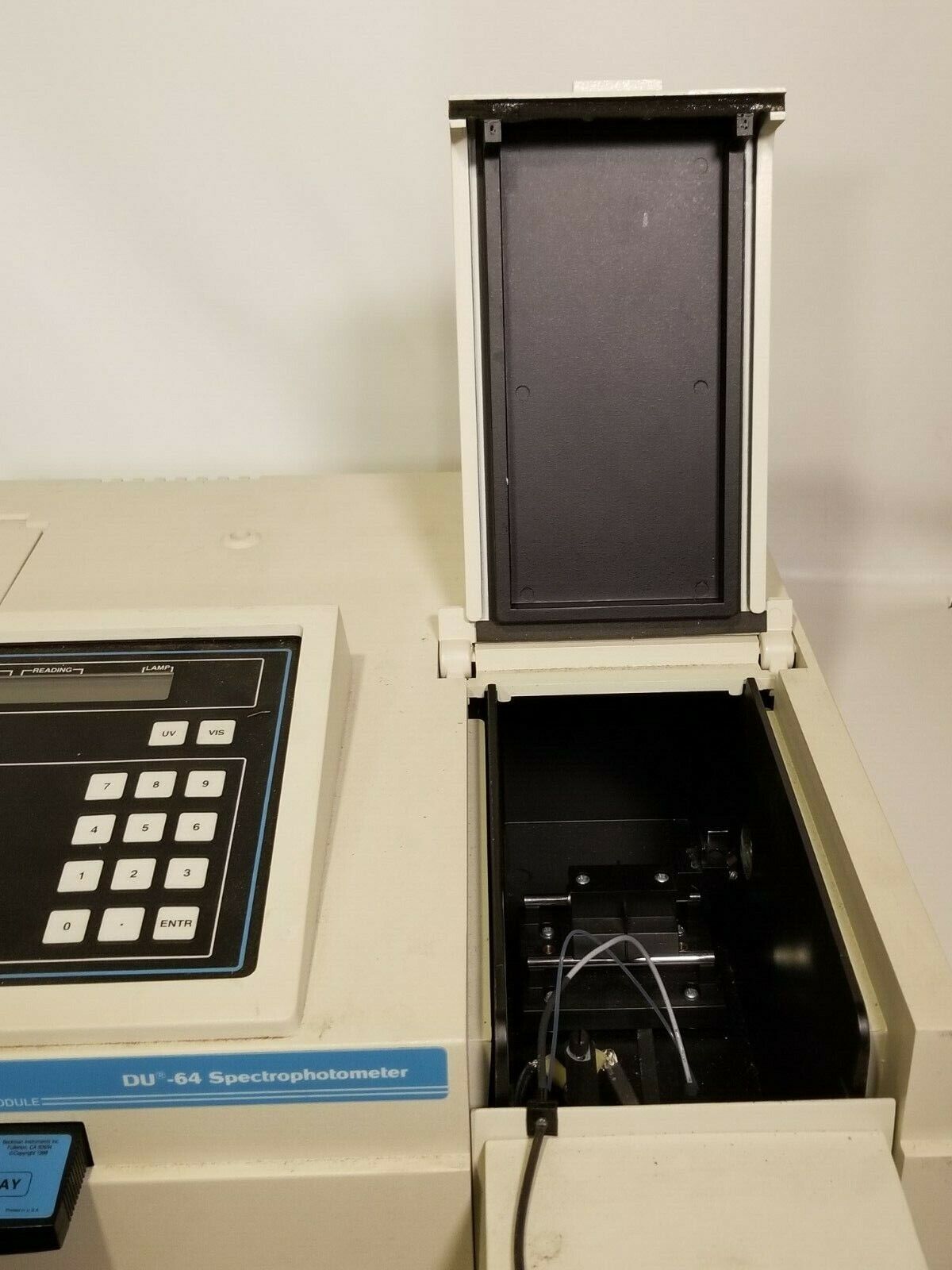 Beckman DU-64 Spectrophotometer with Protein Assay Soft-Pac Module