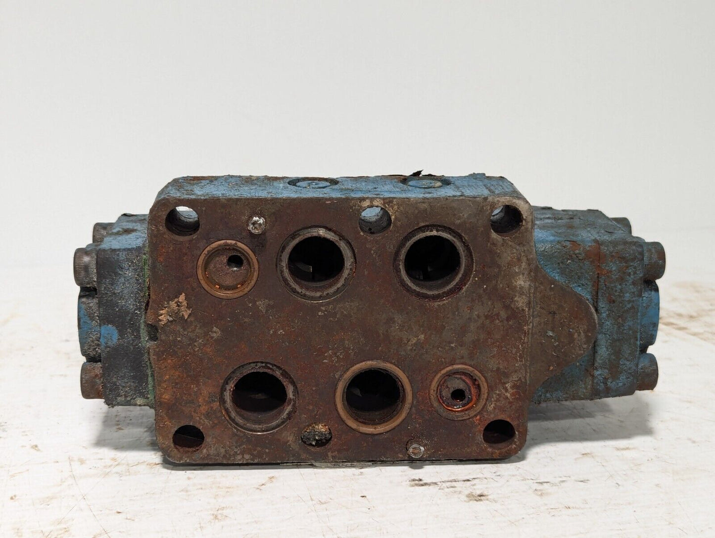 Vickers DG5S8-6C-M-B-20 Directional Control Valve