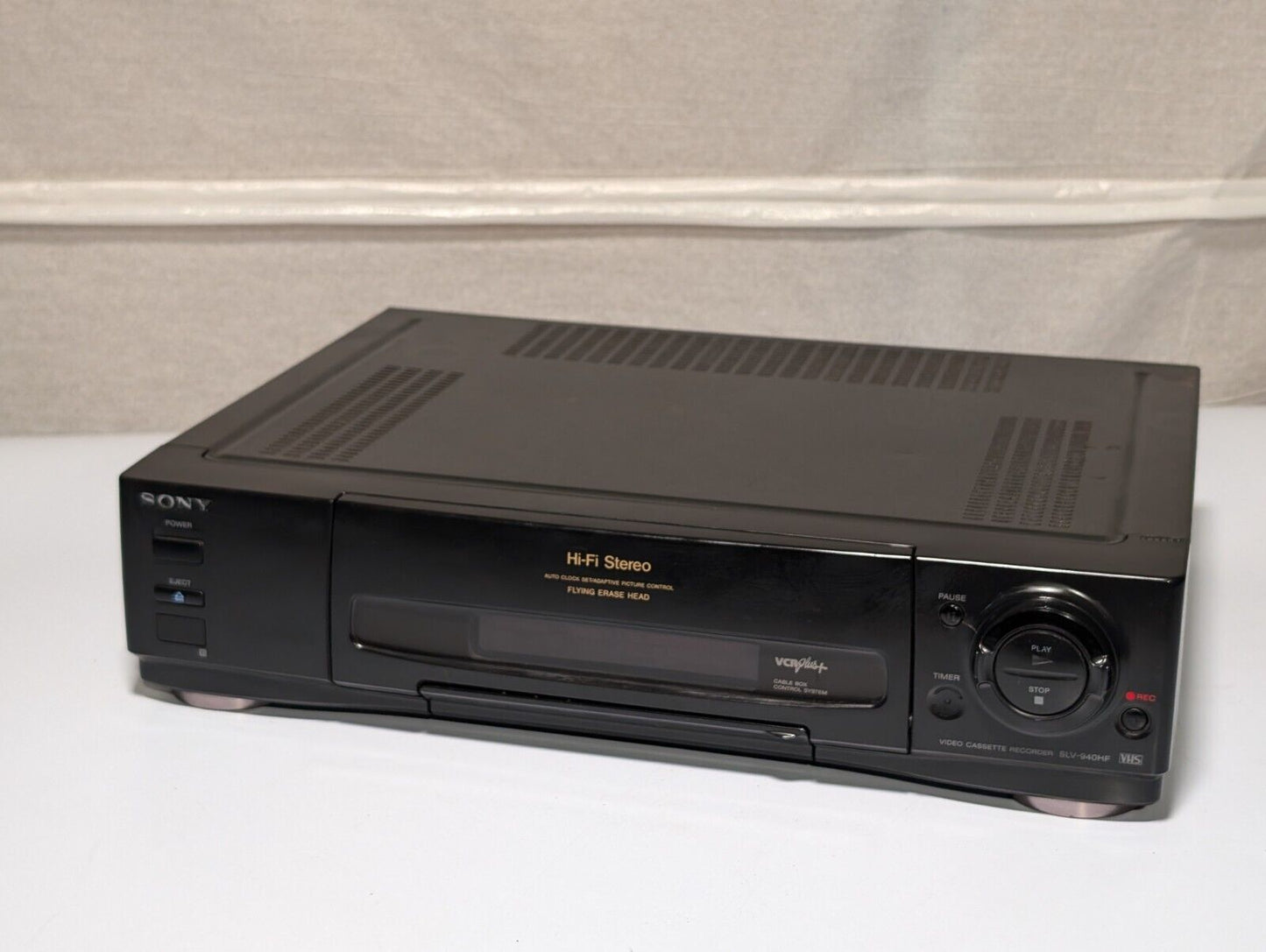 Sony SLV-940HF VCR-Plus Hi-Fi Stereo VHS VCR, Flying Erase Head, No Remote