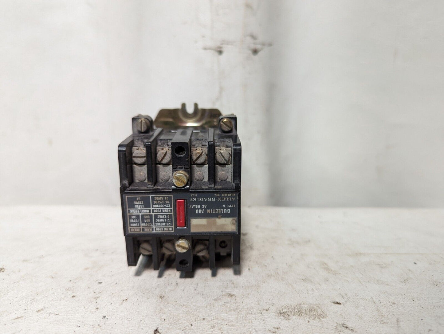 Allen-Bradley 700-N220A1 relay, type N, AC relay