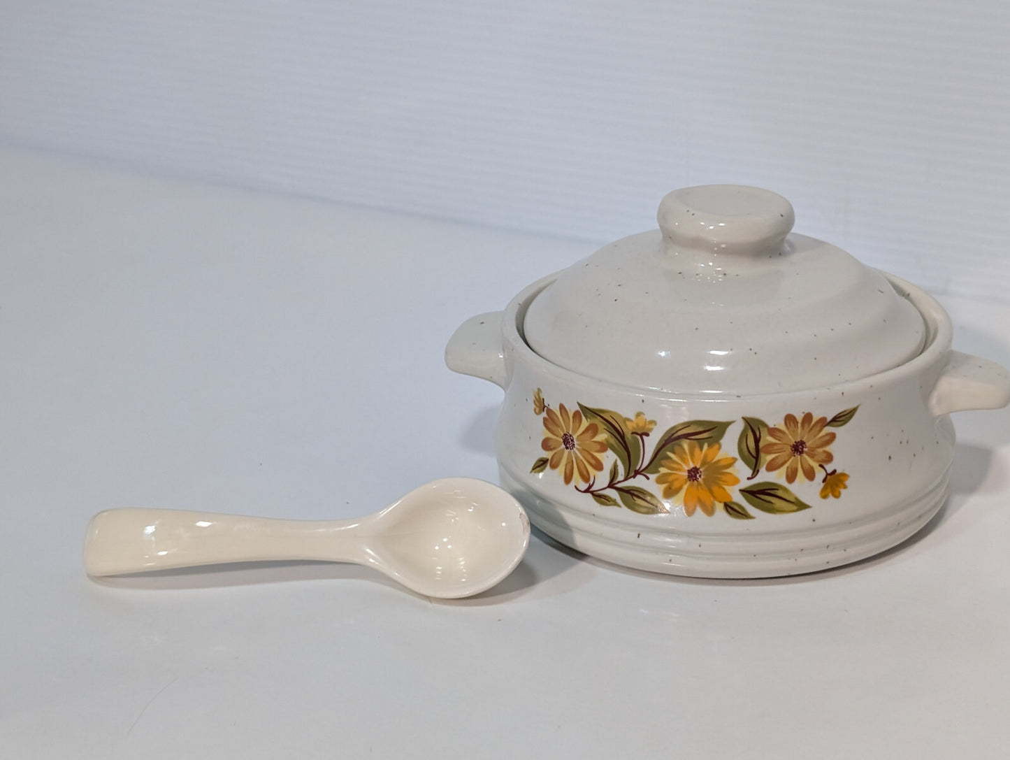 Vintage JMP Capri Bake Serve'nStore Stoneware Daisy Flowers, Pot Pie, Lid, Ladle