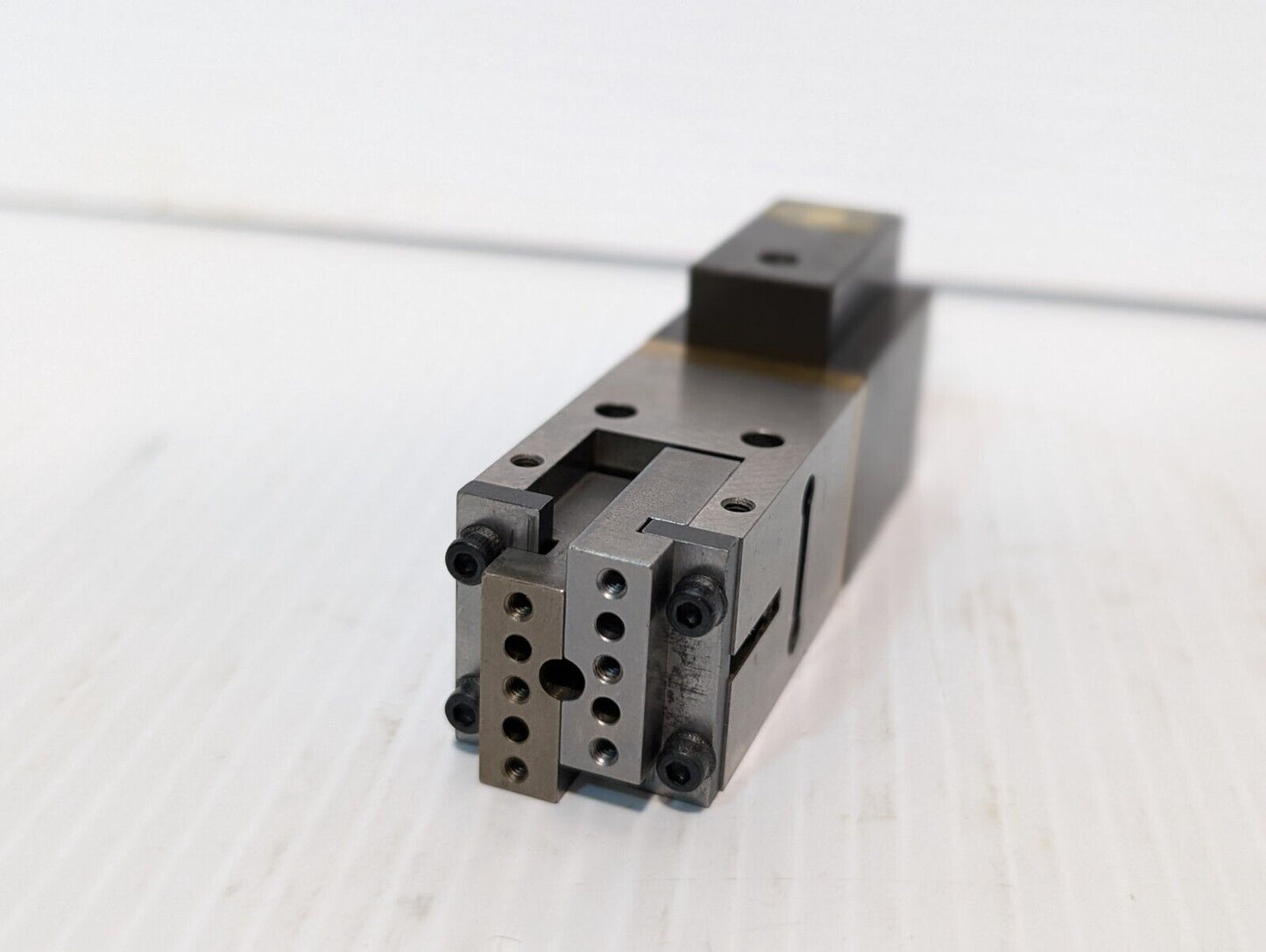5-723-00047-1 Finger Parallel Gripper or Linear Bearing Actuator Slide