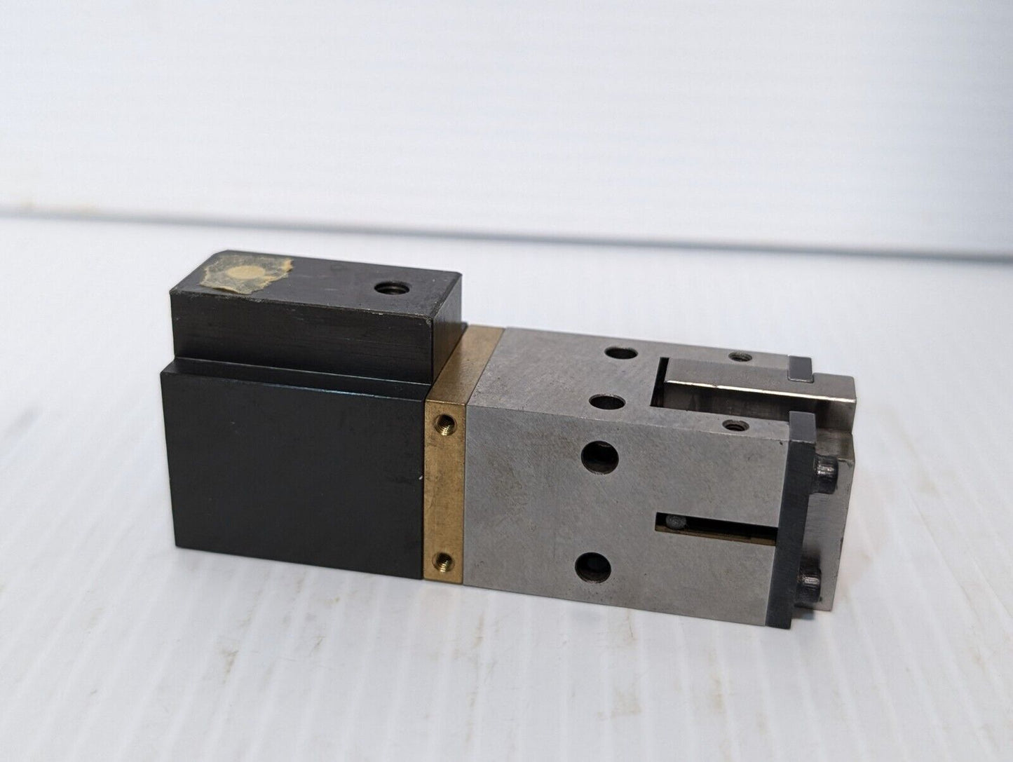 5-723-00047-1 Finger Parallel Gripper or Linear Bearing Actuator Slide