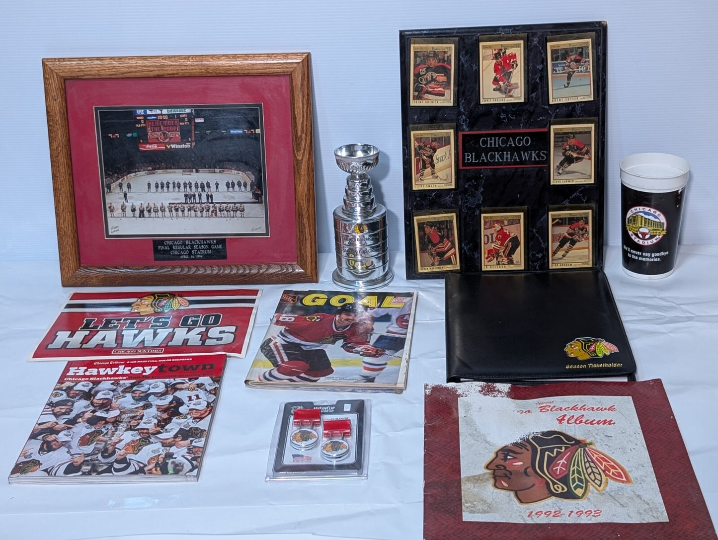 Lot of 10 Pieces - Chicago Blackhawks Collectables \ Memorabilia