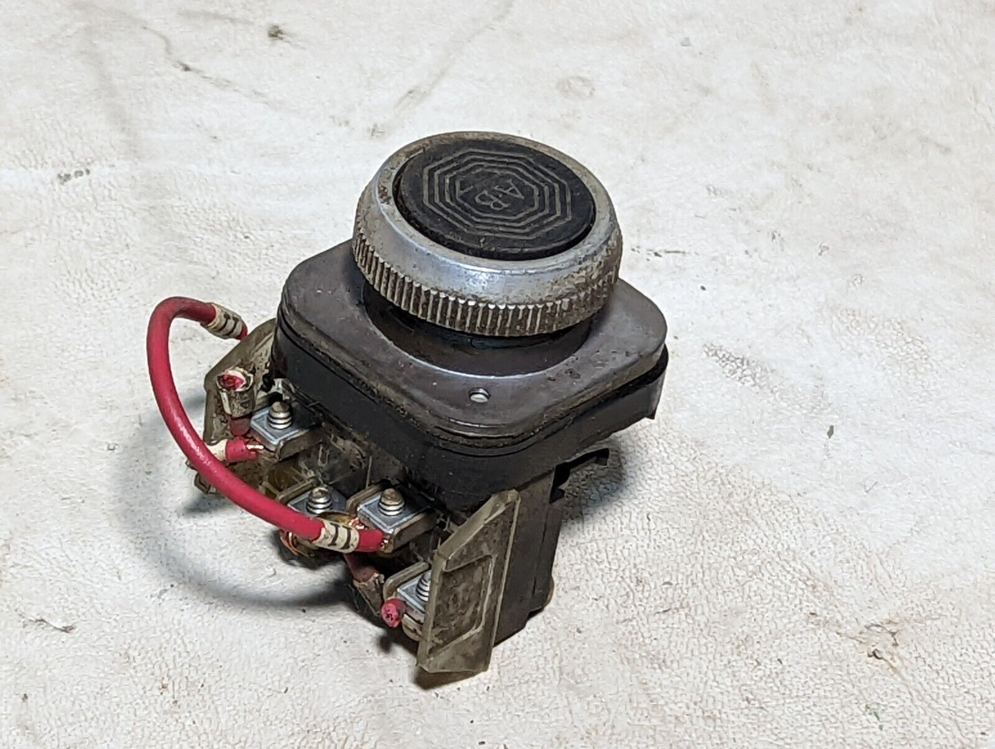 Allen-Bradley 800T-A2, ser. B, black pushbutton switch, heavy duty, 600VAC max