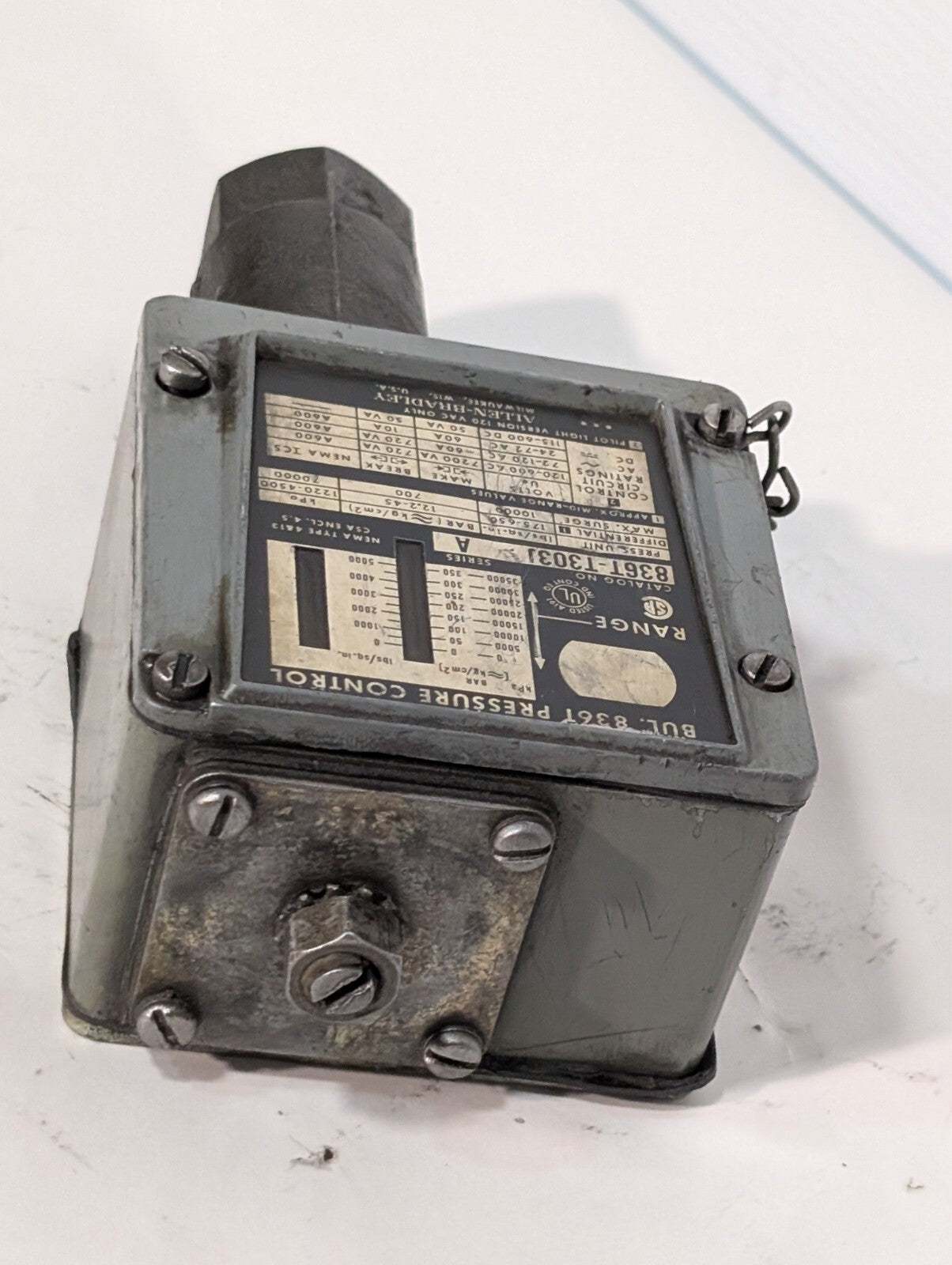 Allen Bradley 836T-T303J Series A Pressure Control Switch 175-650PSI Pilot Light