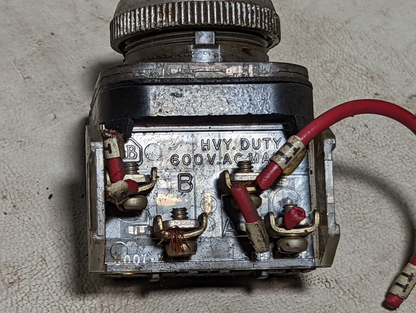 Allen-Bradley 800T-A2, ser. B, black pushbutton switch, heavy duty, 600VAC max