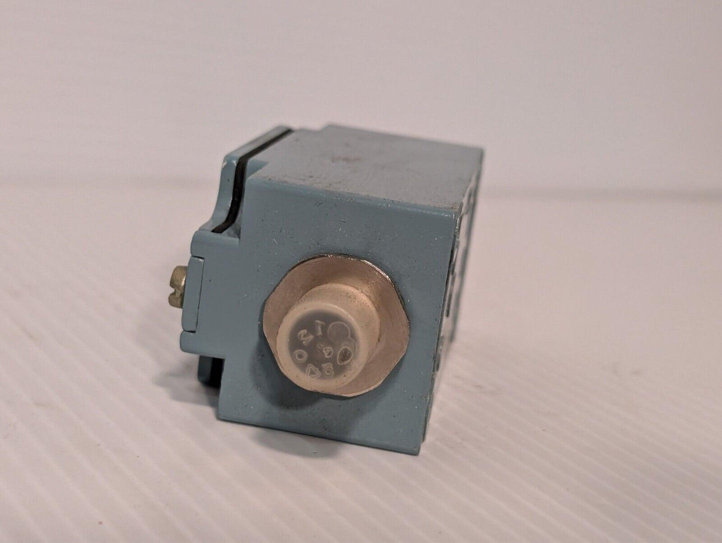 Telemecanique ZCKJ1D Limit Switch Body 038875 2-Pole 1NC+1NO Metal Fixed-Type