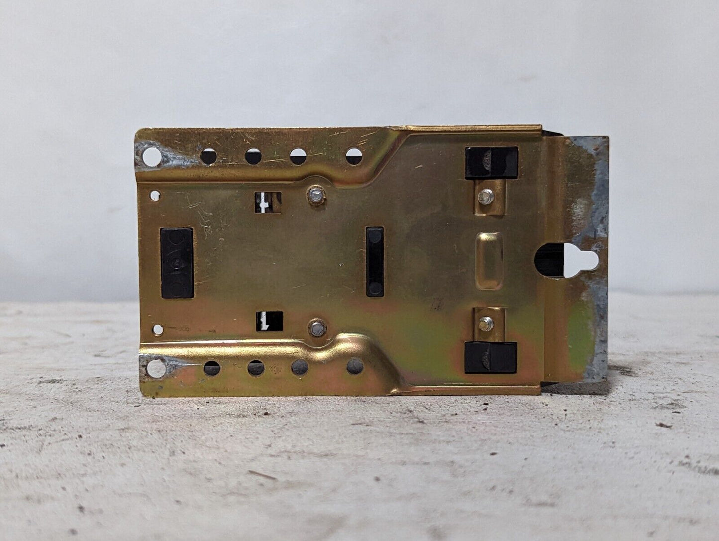 Allen Bradley 700-BR300A1 AC relay, 600VAC, 10A max, 76A86 110/120V coil