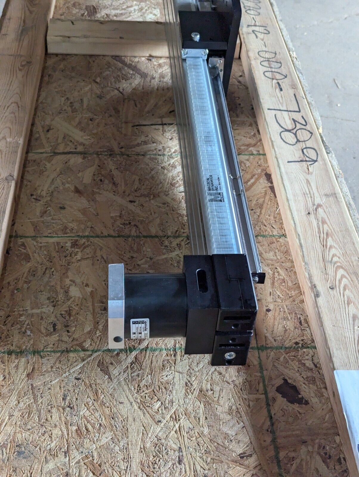 Macron 8676A01 Linear Rail Actuator w/Onvio 9000566 Reducer / 3915-11-000-0415