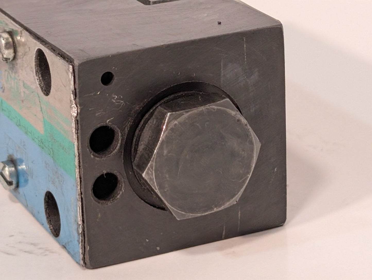 Vickers DG4V-3S-2A-M-U-B5-60 Solenoid Directional Control Valve 02-109632 ONLY
