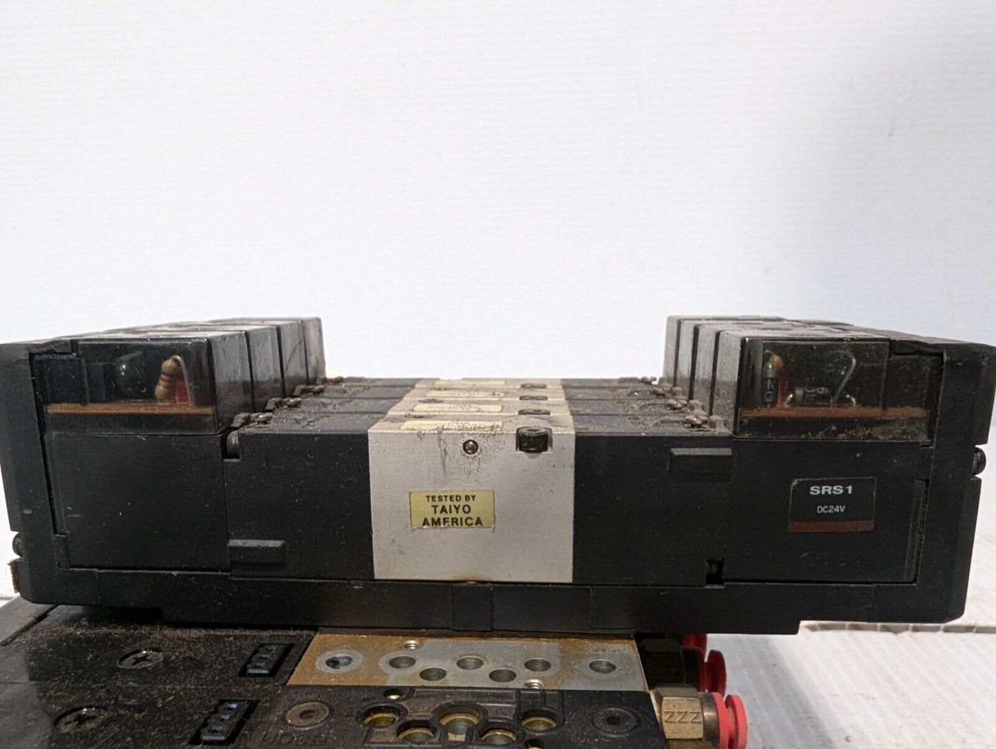 Taiyo Manifold Block with Four Taiyo USR530-SDT8 Solenoid Valves - Free Shipping