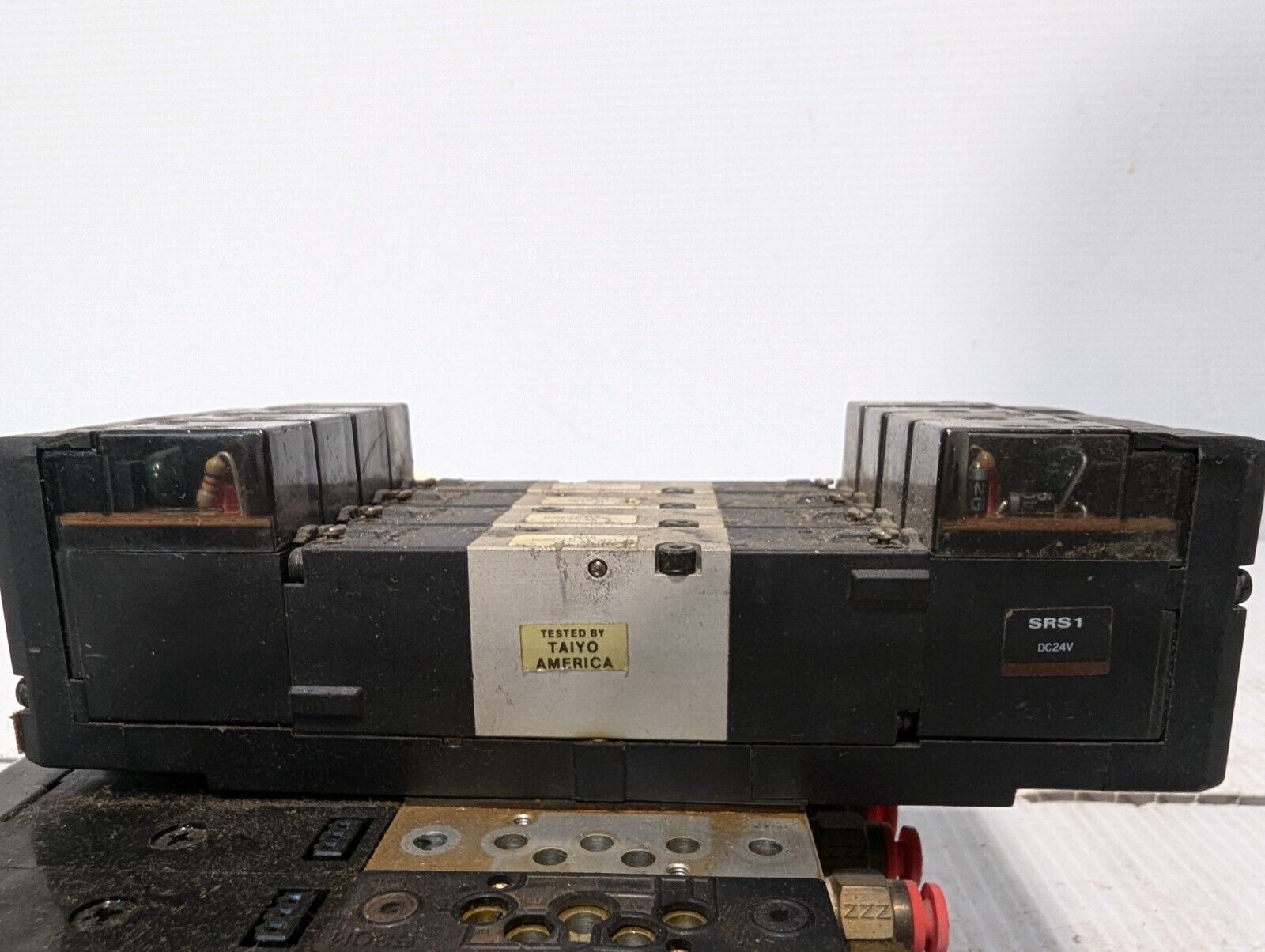 Taiyo Manifold Block with Four Taiyo USR530-SDT8 Solenoid Valves - Free Shipping