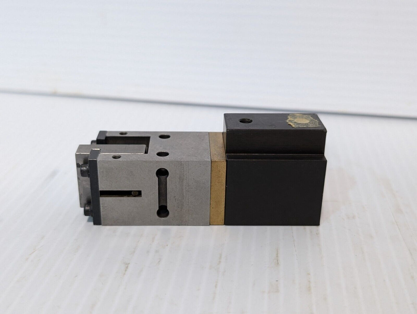 5-723-00047-1 Finger Parallel Gripper or Linear Bearing Actuator Slide