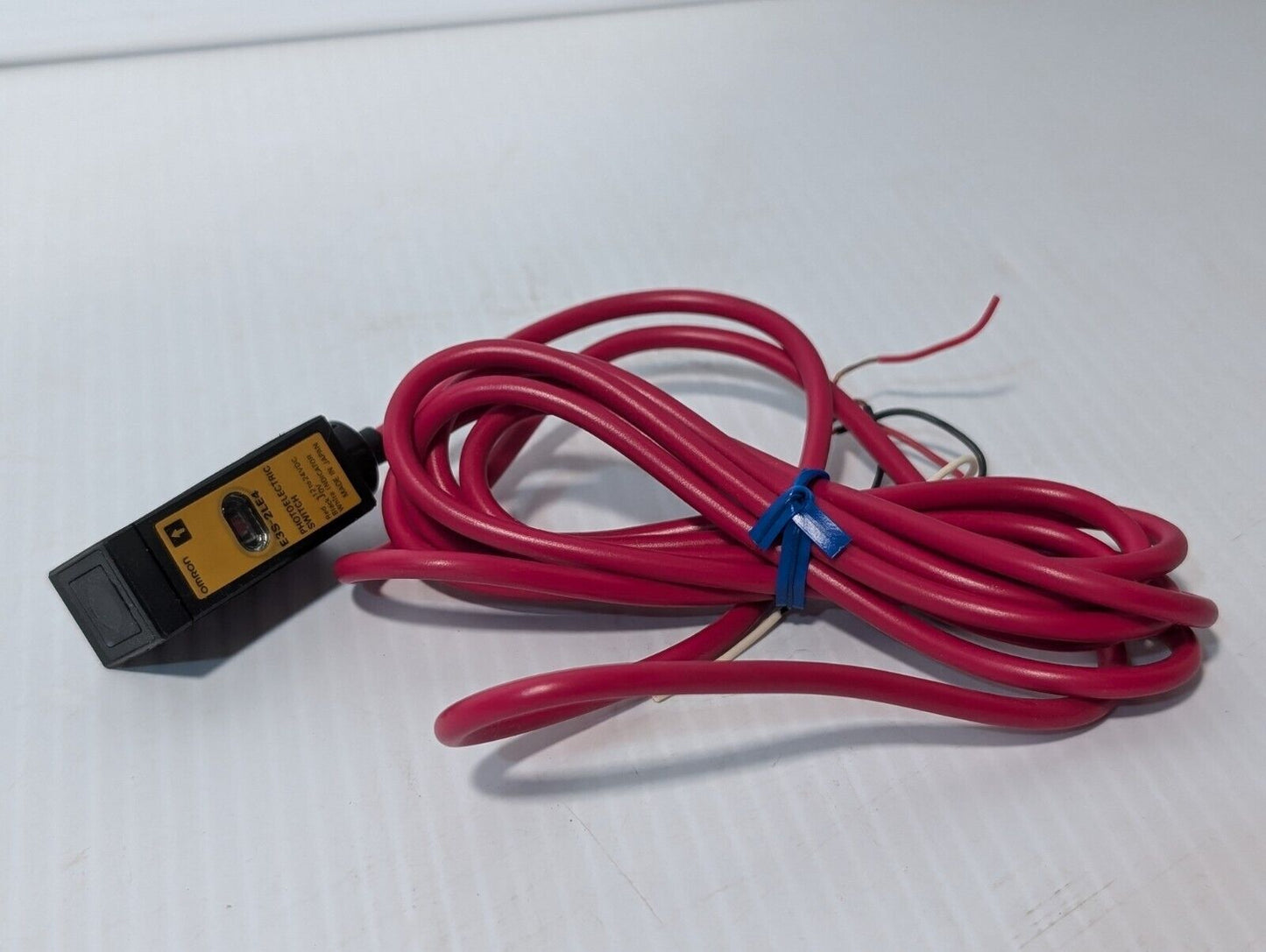 Omron E3S-2LE4 Photoelectric Sensor Switch 2M Range 12-24V DC - Free Shipping