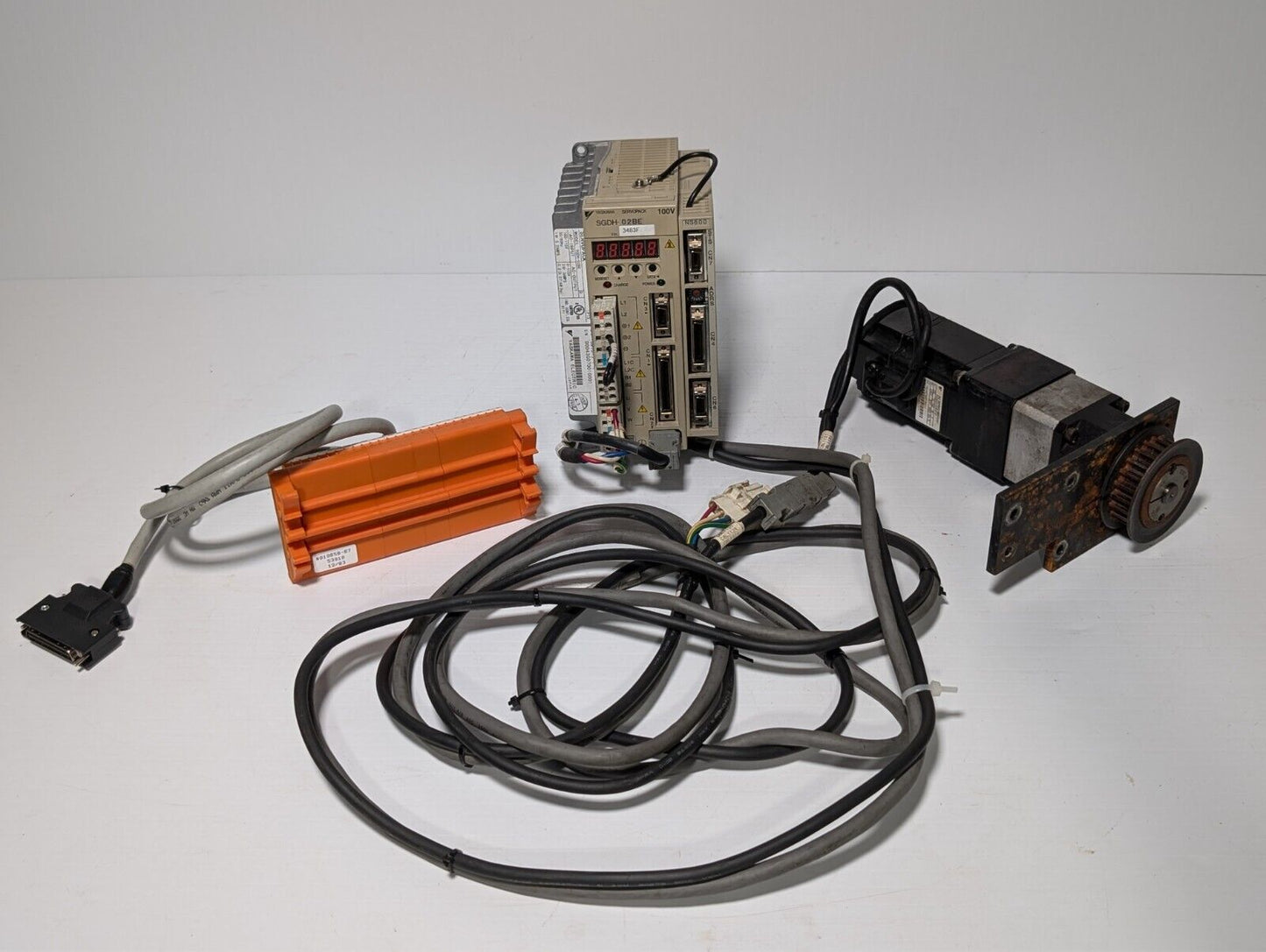 Yaskawa SGMAH-02BAF41 servo motor with SGDH-02BE servopack, CGI 023PLX0280-XX-01