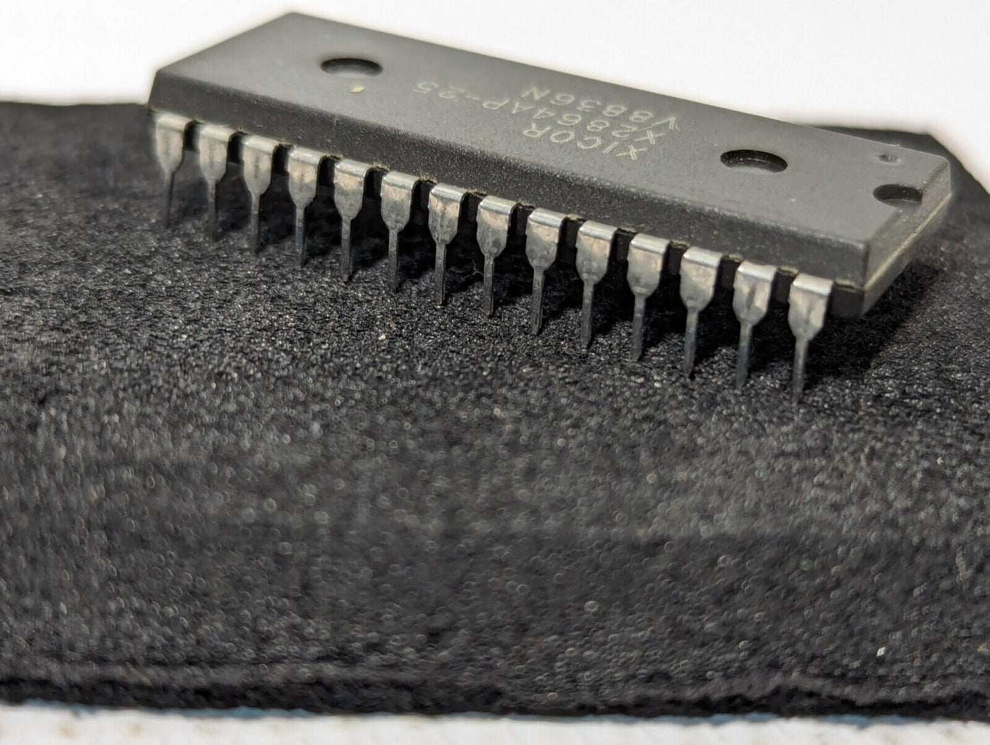 X2864AP-25 Xicor 8Kx8 Eeprom - Free Shipping