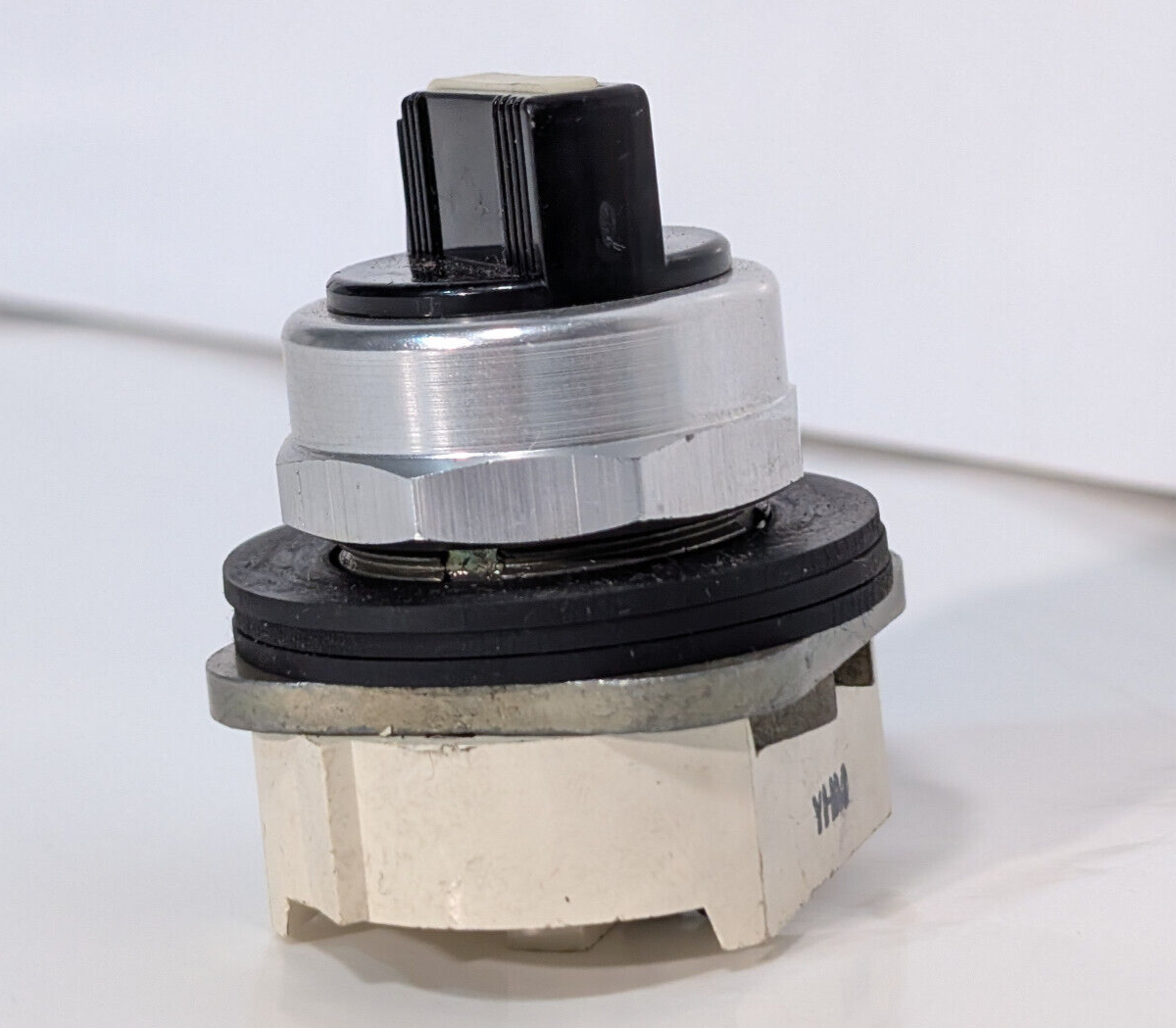 Allen Bradley 800T-J5KE7, Series N, Rotary Selector Switch, White Actuator