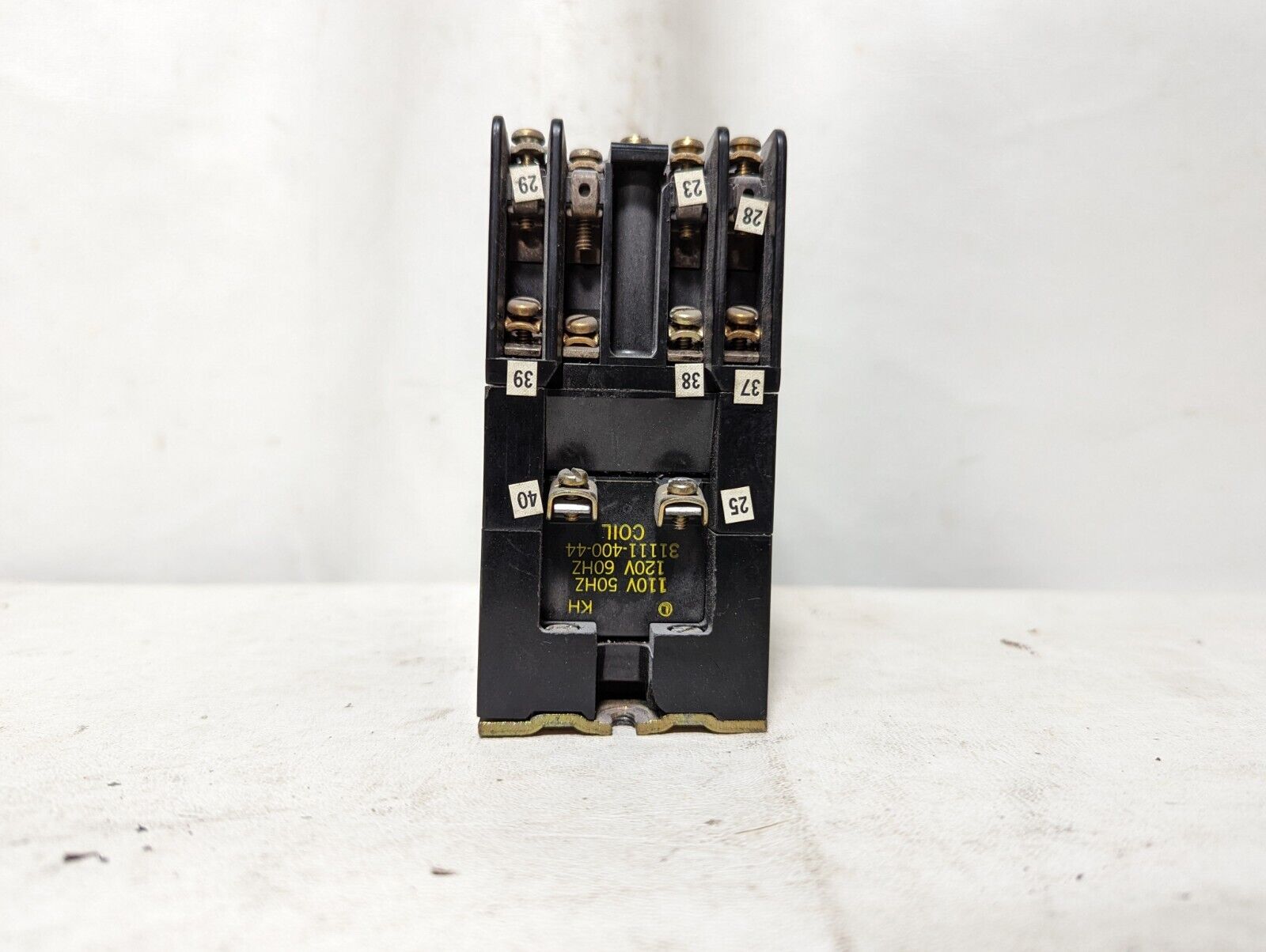 Square D 8501-L020 control relay, type L, 110/120VAC coil