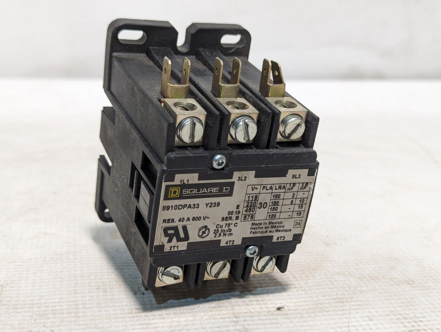 Square D 8910DPA33 3-pole contactor, 30A, 24VAC coil