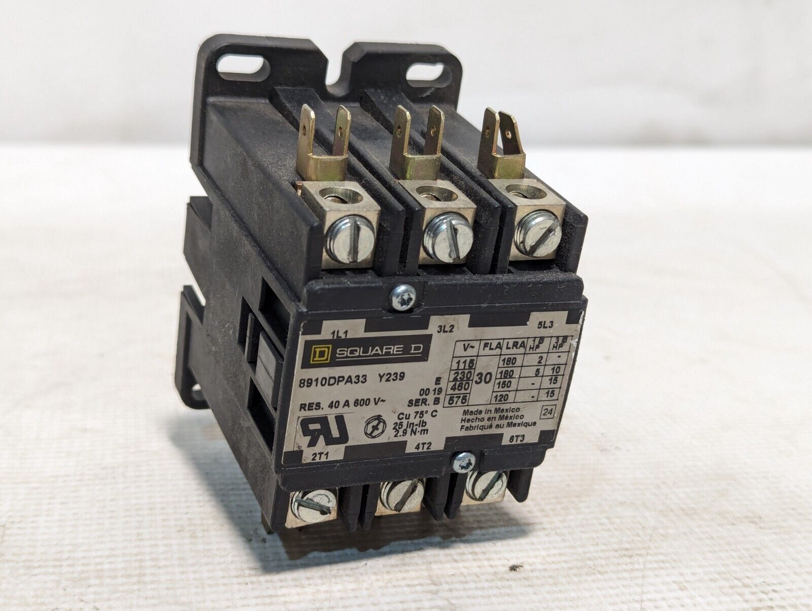 Square D 8910DPA33 3-pole contactor, 30A, 24VAC coil
