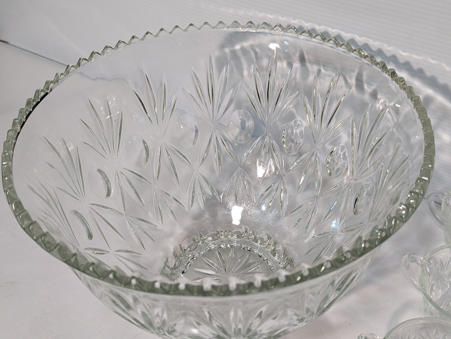 Vintage 14 Piece Crystal Clear Glass Star Scallop Party Punch Bowl Ladel Cup Set