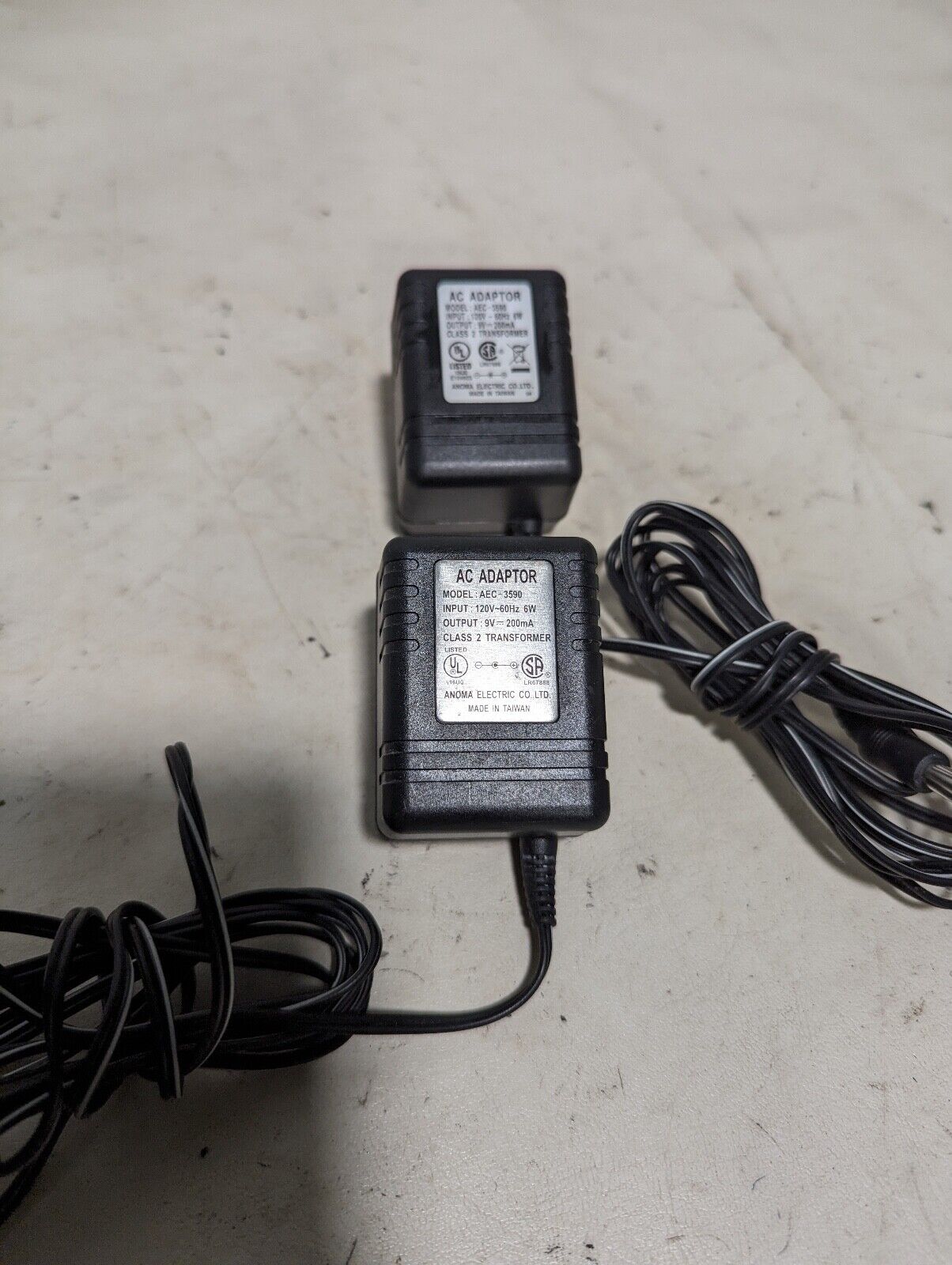 Lot of 2 Anoma AEC-3590 power adapters, out 9VDC@200mA, in 120VAC