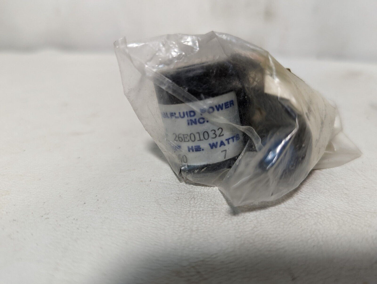 Lot of 2 ISI Fluid Power 26E01032 with parts: one sealed, one used/maybe broken