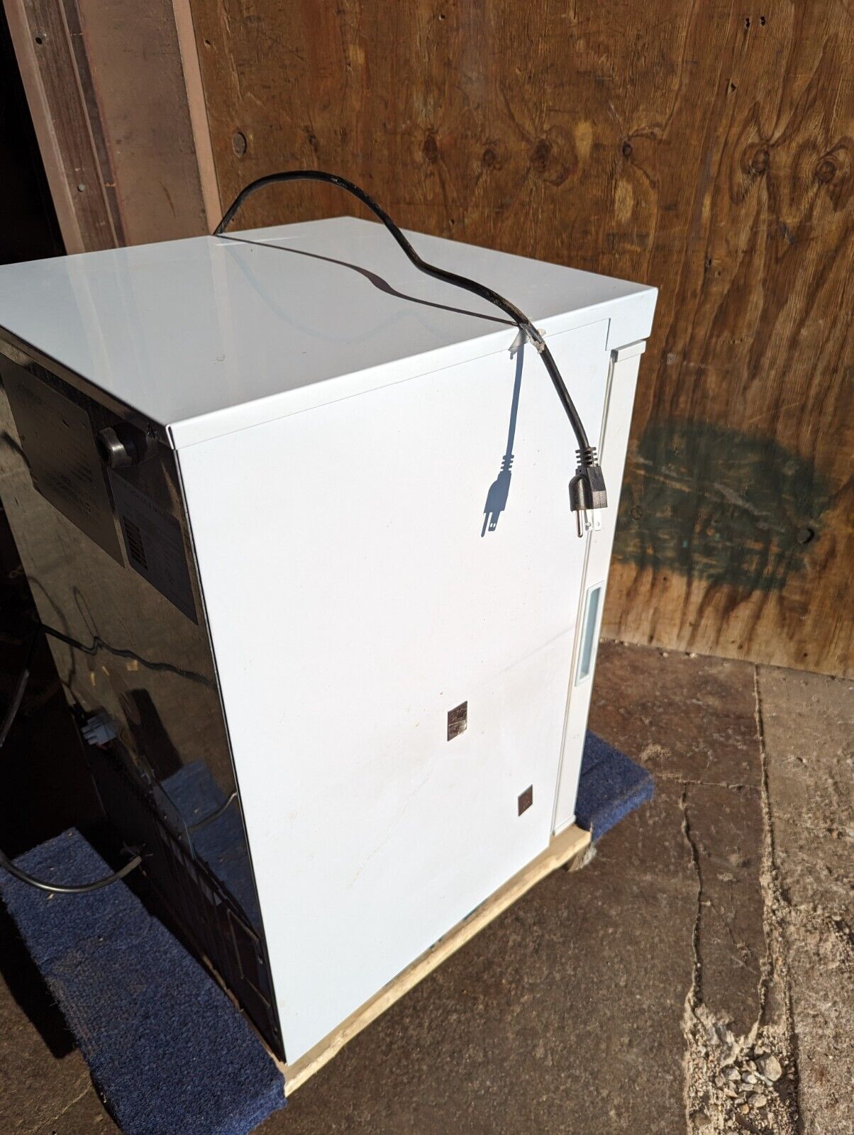 So-Low ABT-UCFS-0204, MV4-2UCRDA refrigerator, R600A refrigerant, 115VAC