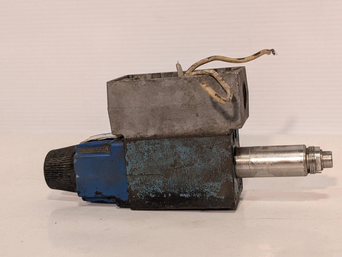Vickers 633741 Solenoid Valve Coil on (Unidentifiable) Solenoid Valve