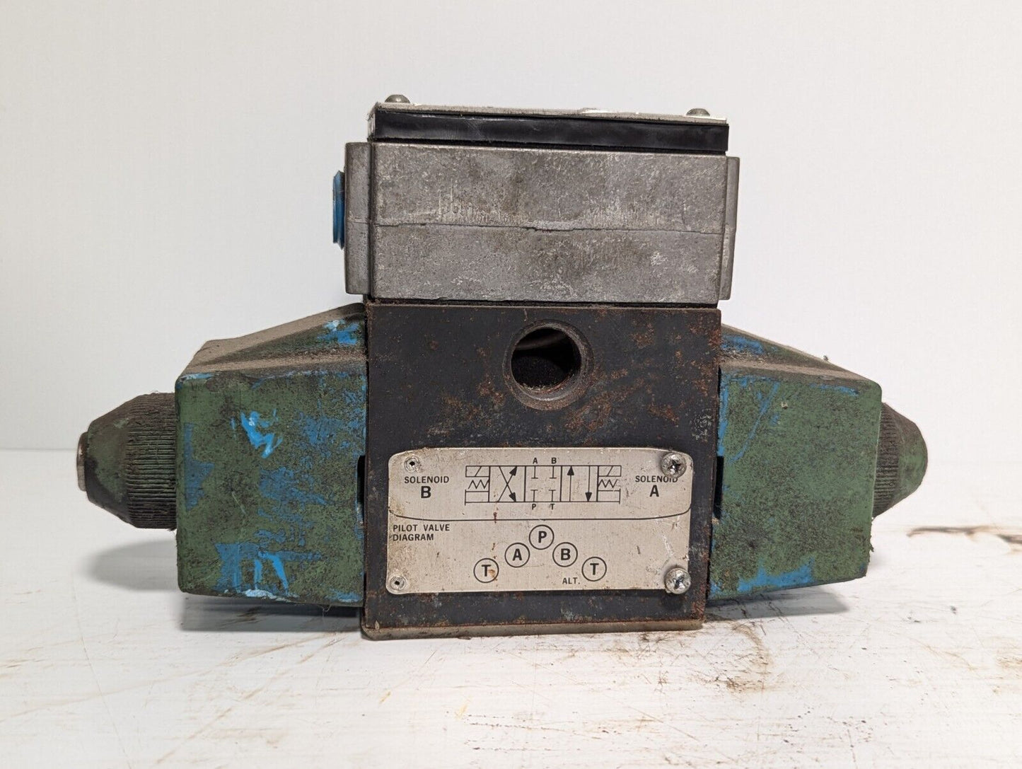 Vickers DG4S4L-012C-B-60 Directional Solenoid Pilot Valve 95 LPM 35W