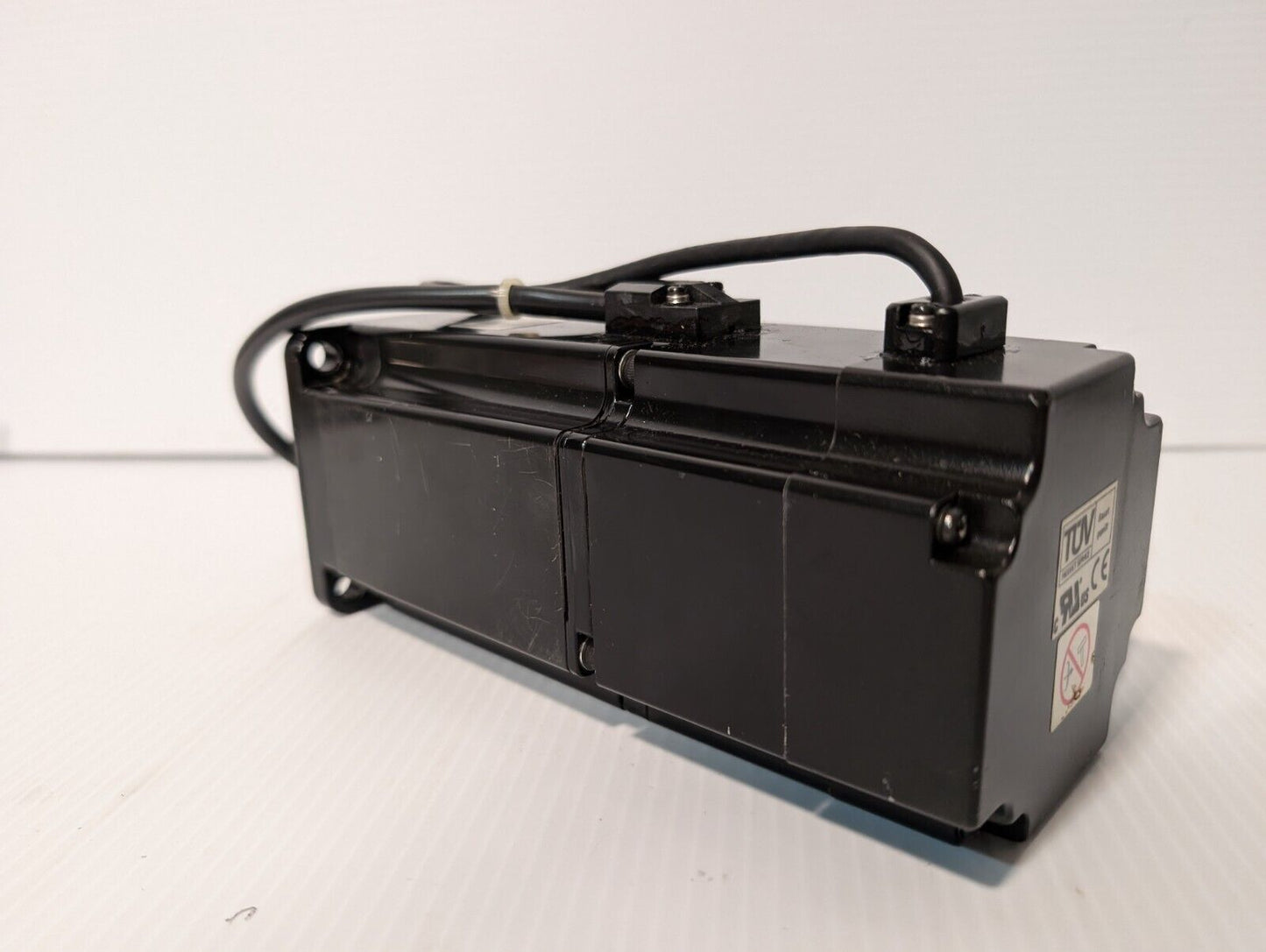 Yaskawa Electric SGMAH-08AAF2C AC Servo Motor, 750W, 200V, 4.4A, 2.39Nm, 3000rpm