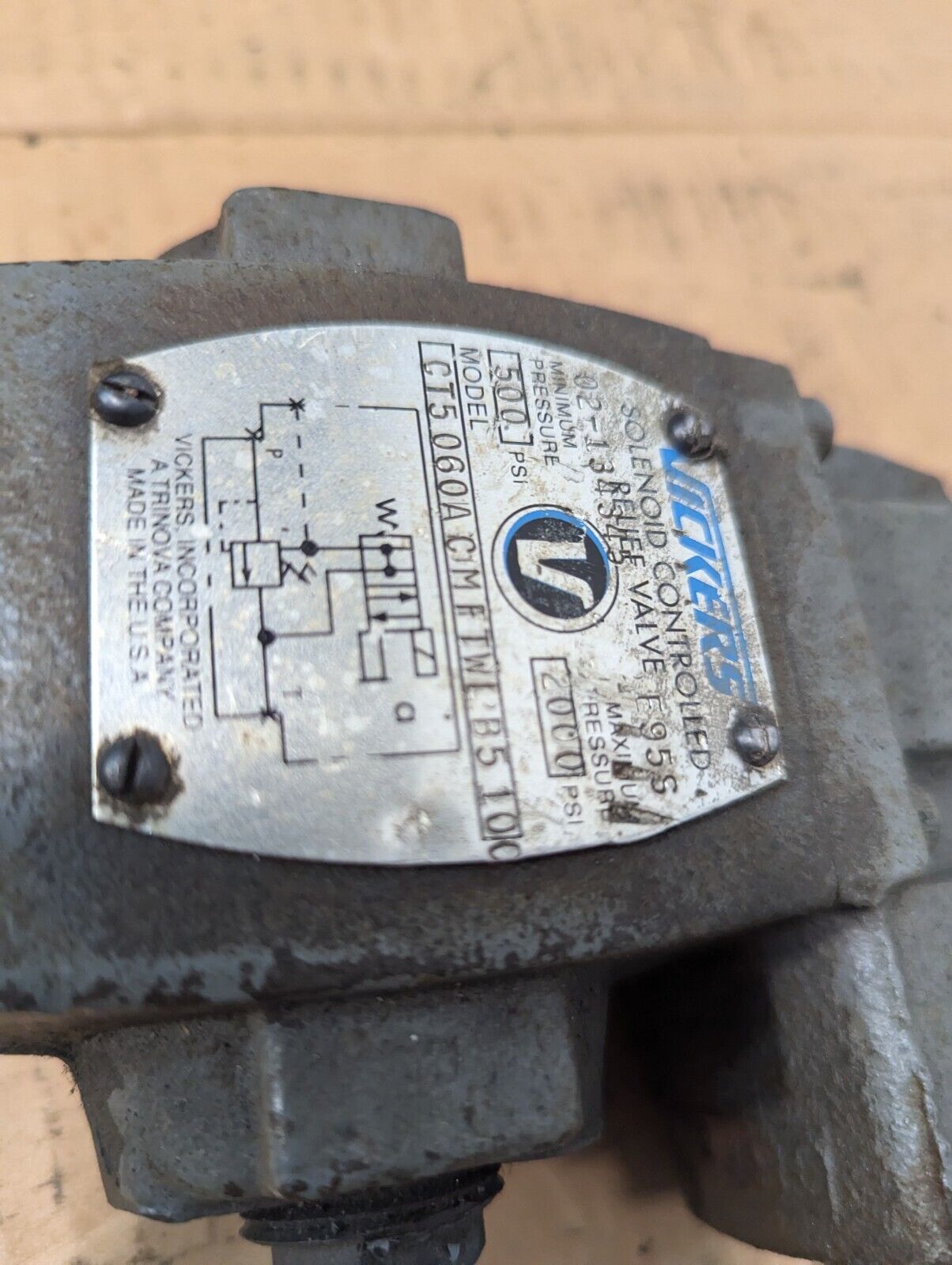Vickers CT5060ACMFTWLB5100 Pressure Relief Valve, 500-2000 PSI - Free Shipping