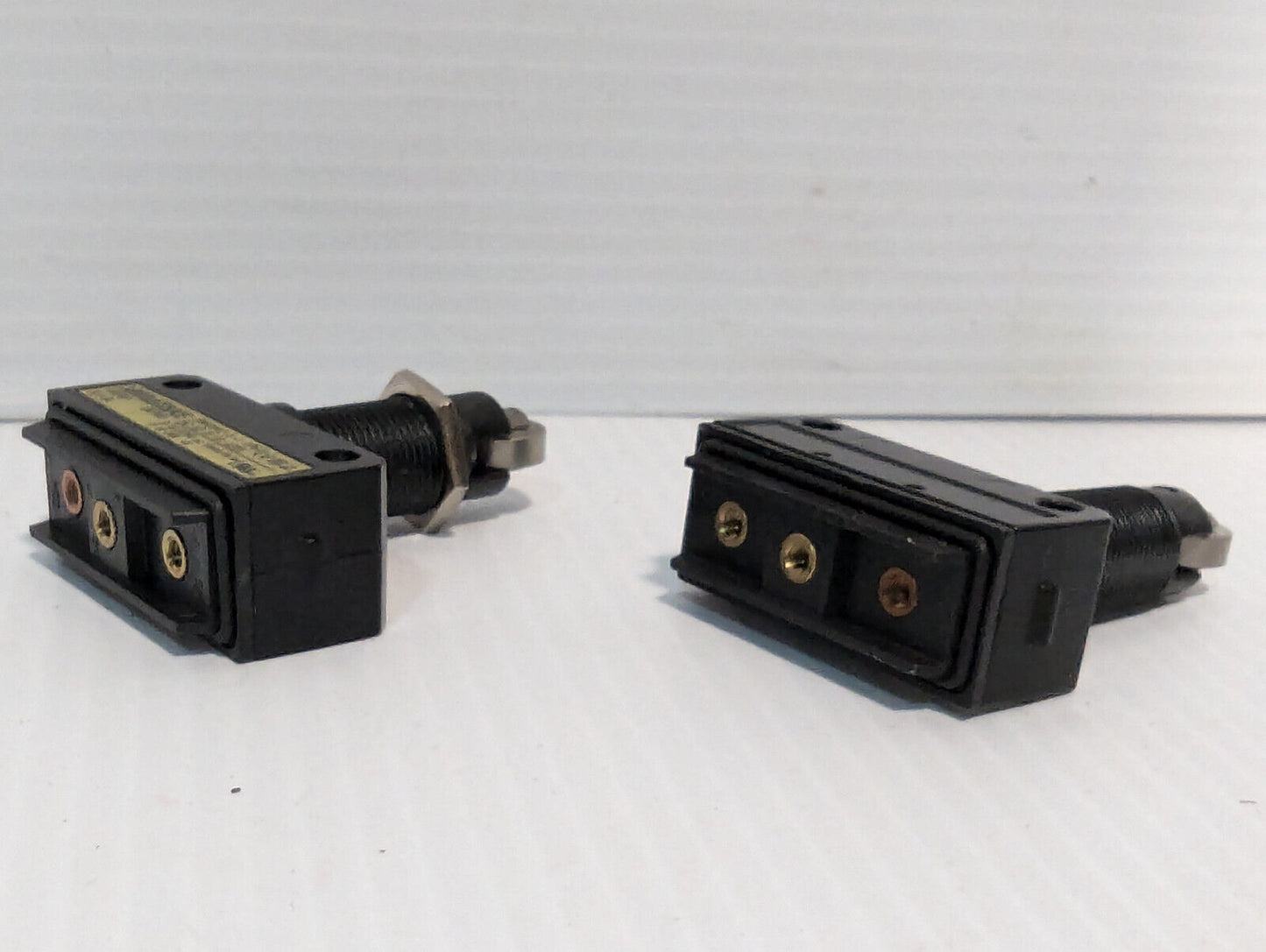 Lot of 2: Yamatake, Azbil SL1-EK limit switches, roller plunger, free shipping