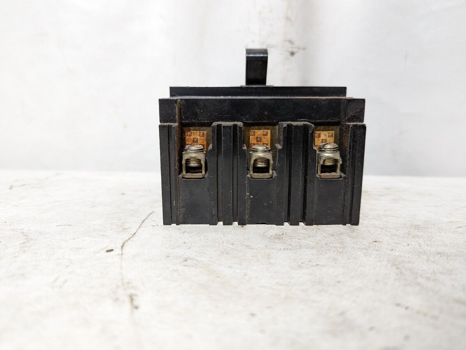 Square D 989720 circuit breaker, 20A, 480VAC, 3 pole