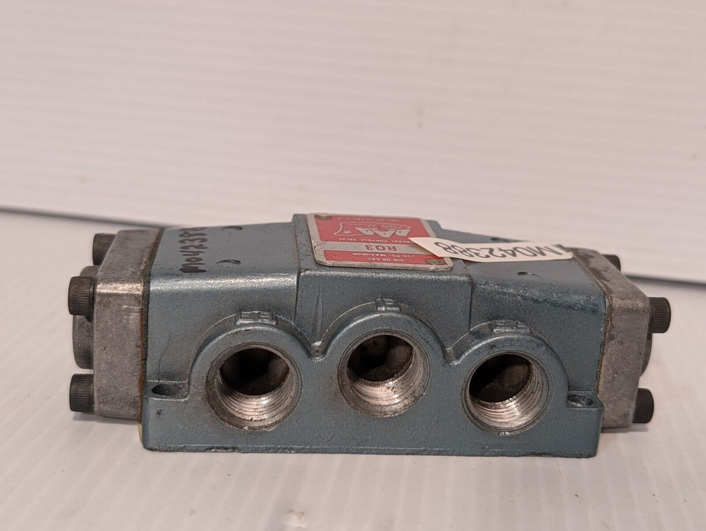 AAA Products RO3 Air or Gas Operated Valve, 3/8" NPTF, Spring Return, 250psi Max