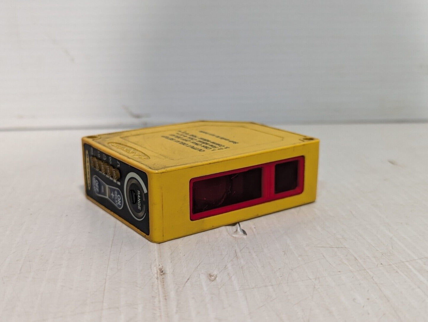 Banner Q60BB6AFV1000Q Photoelectric Proximity Sensor, 10-30VDC, 1000mm Sensing