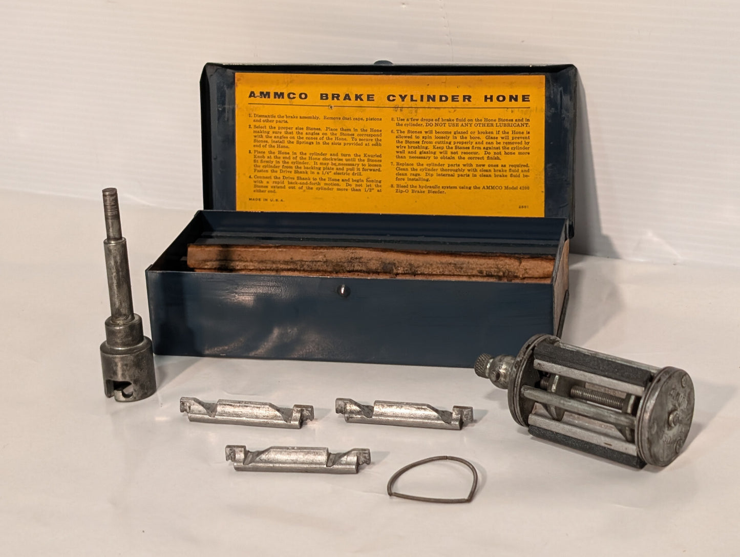 Vintage 7 piece Ammco Brake Cylinder Hone Kit, 350 Head, Metal Box