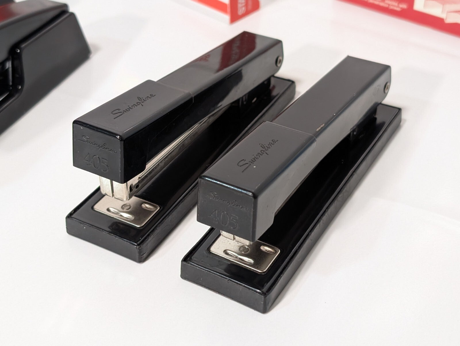 Staples Staplers Removers and Standard Staples, see photos